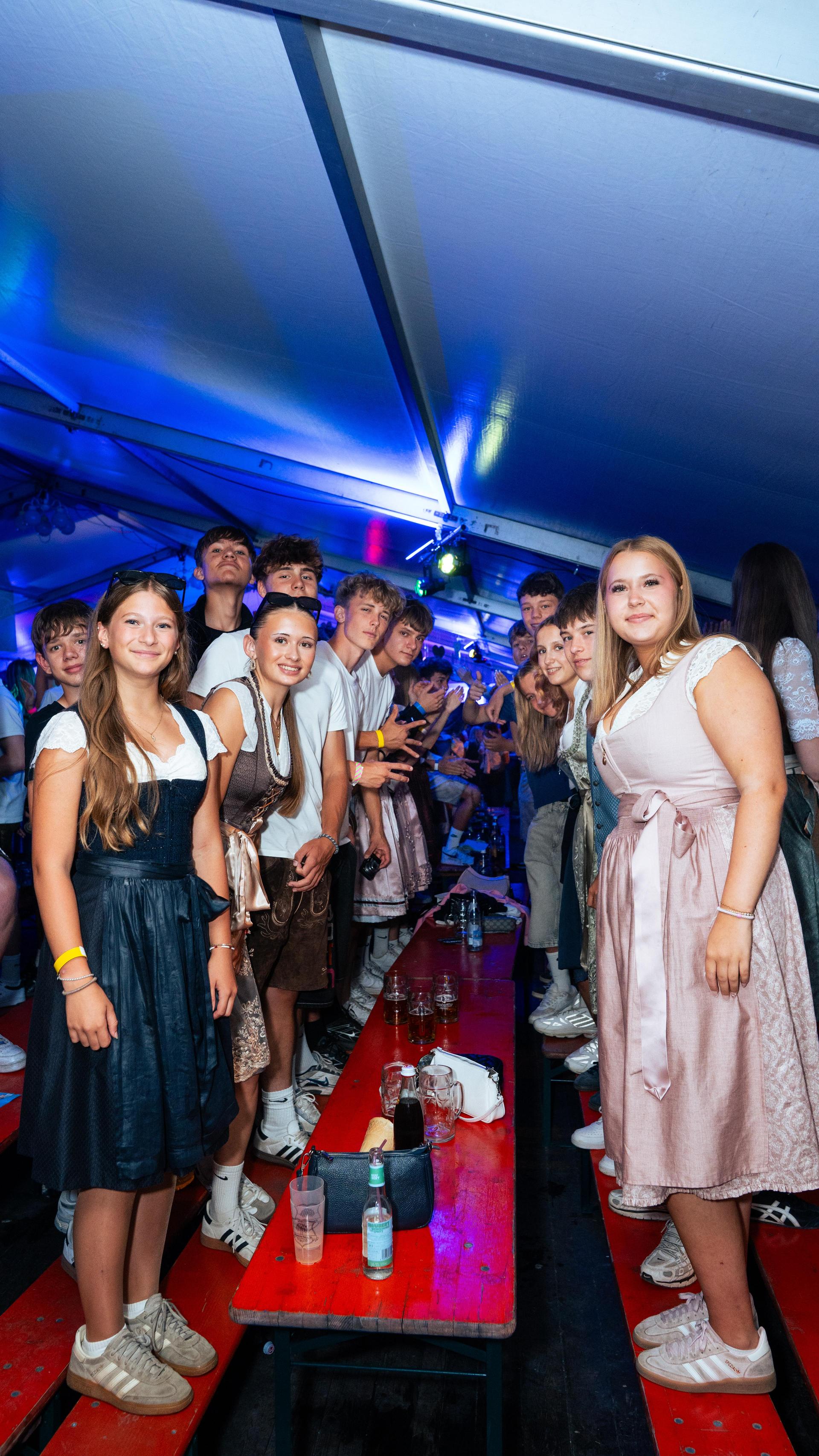Gute Stimmung, volles Zelt und super Momentaufnahmen. (Bild: Hannes Stock)