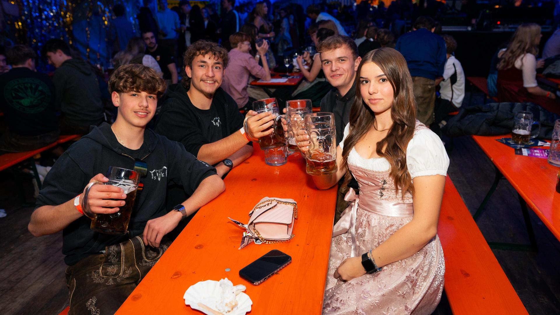 Die Störnsteiner Kirwa am Samstagabend.  (Bild: Hannes Stock)