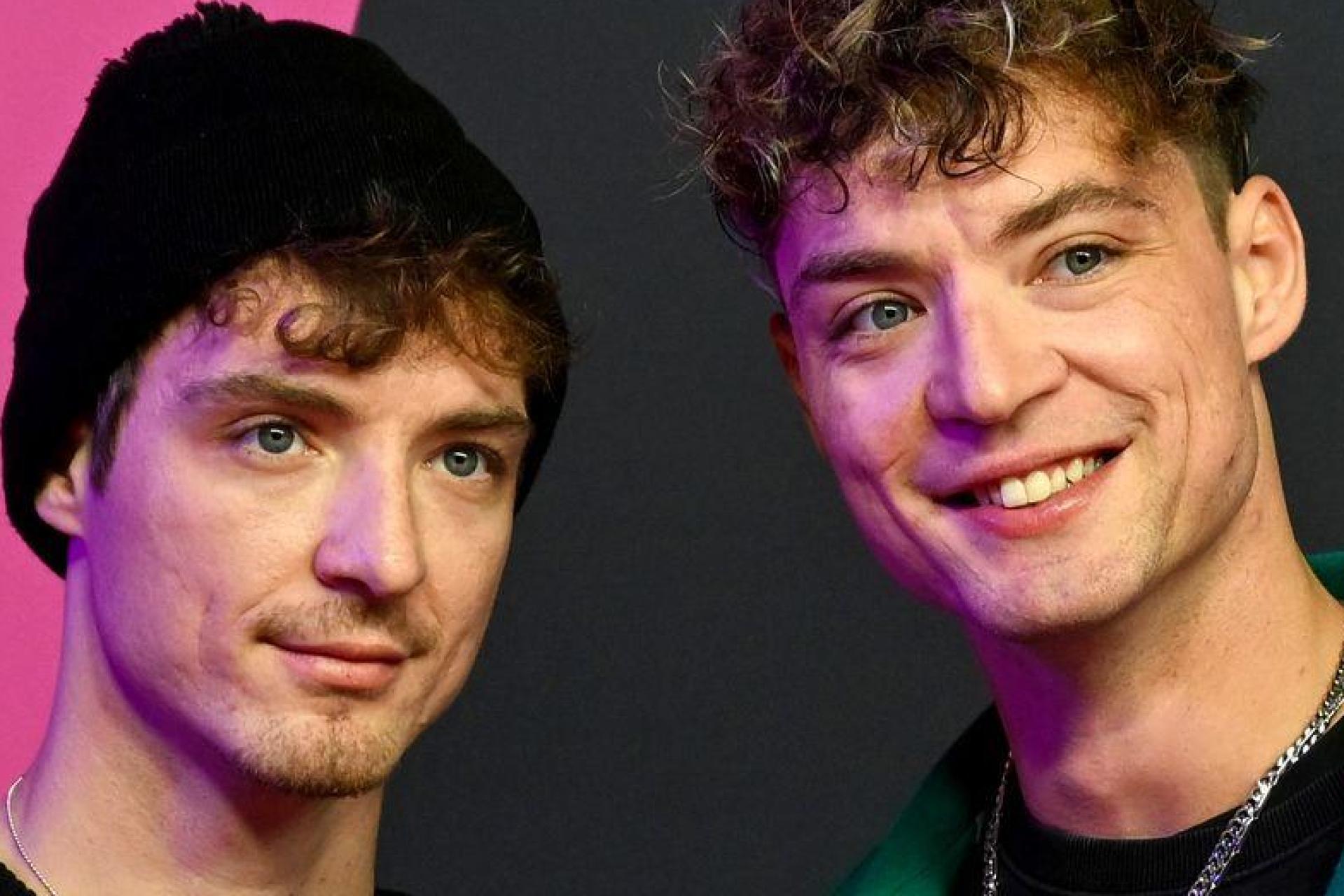 Roman (l) und Heiko (r) Lochmann nennen sich musikalisch mittlerweile HE/RO. (Archivbild) (Bild: David Inderlied/dpa)