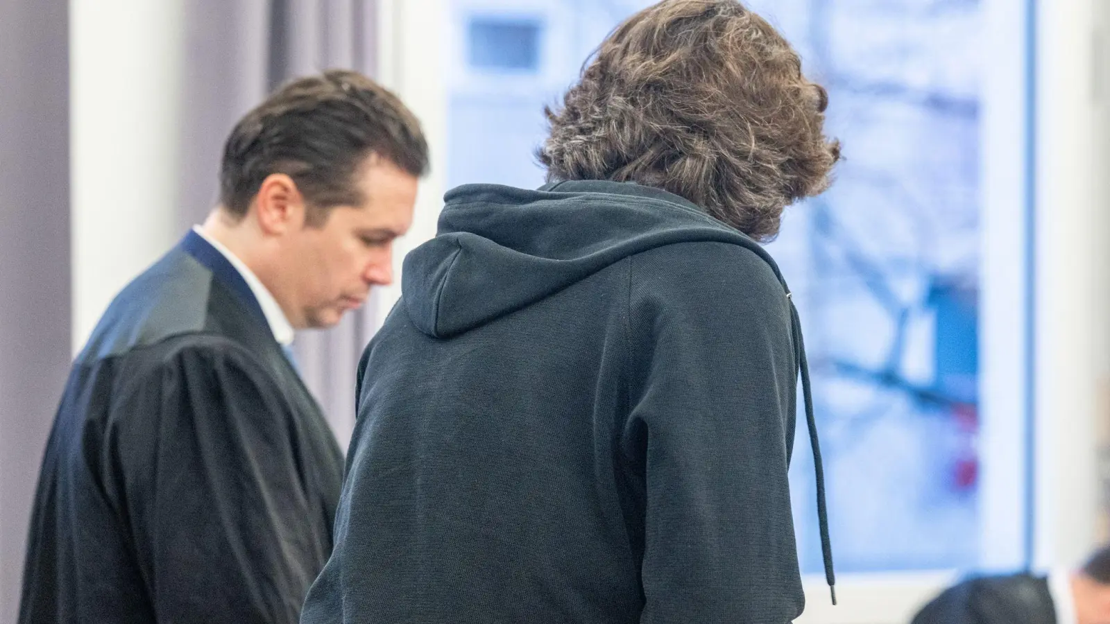 Der Angeklagte im Prozess um vergifteten Champagner wurde kurz vor dem Abschluss des Verfahrens aus der Untersuchungshaft entlassen. ( (Archivbild: Armin Weigel/dpa)