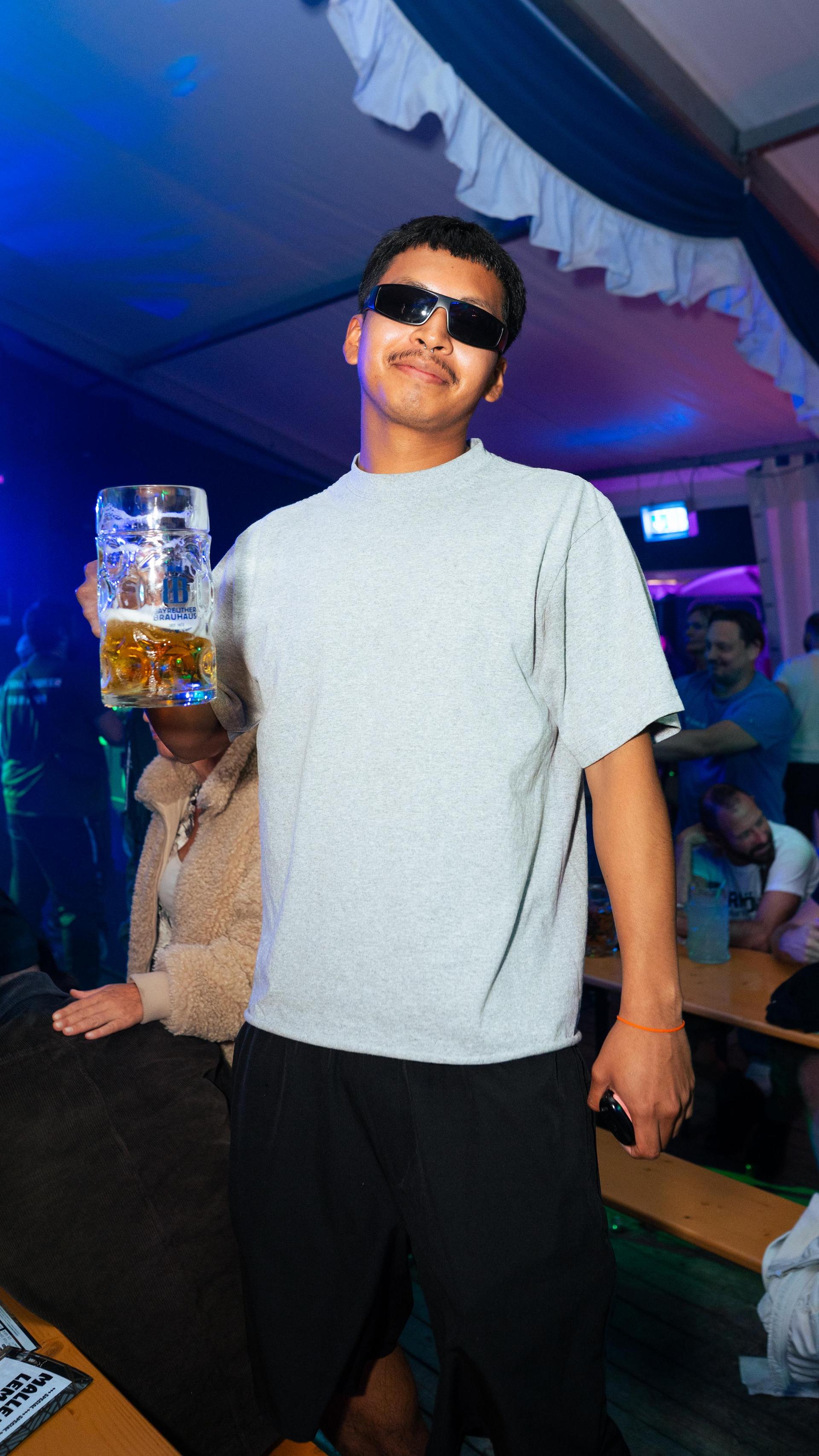 Samstagabend am Weidner Volksfest. (Bild: Hannes Stock)