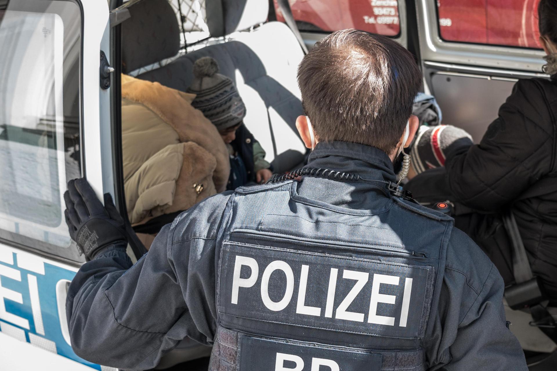 Fünf syrische Migranten wurden am Dienstag zwischen Losau und Schiltern abgesetzt. (Symbolbild: Bundespolizei/exb)