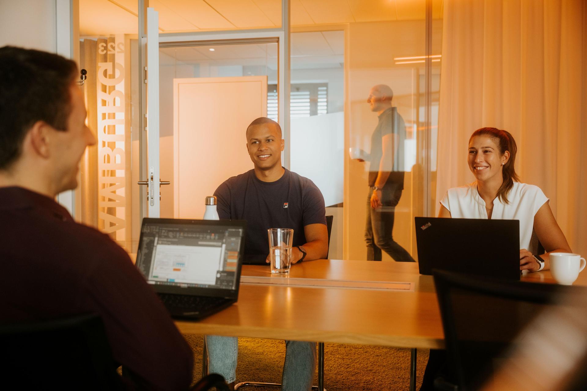 Wir bieten attraktive Karrierechancen in der Oberpfalz! (Bild: cbs/Tobias Ade)