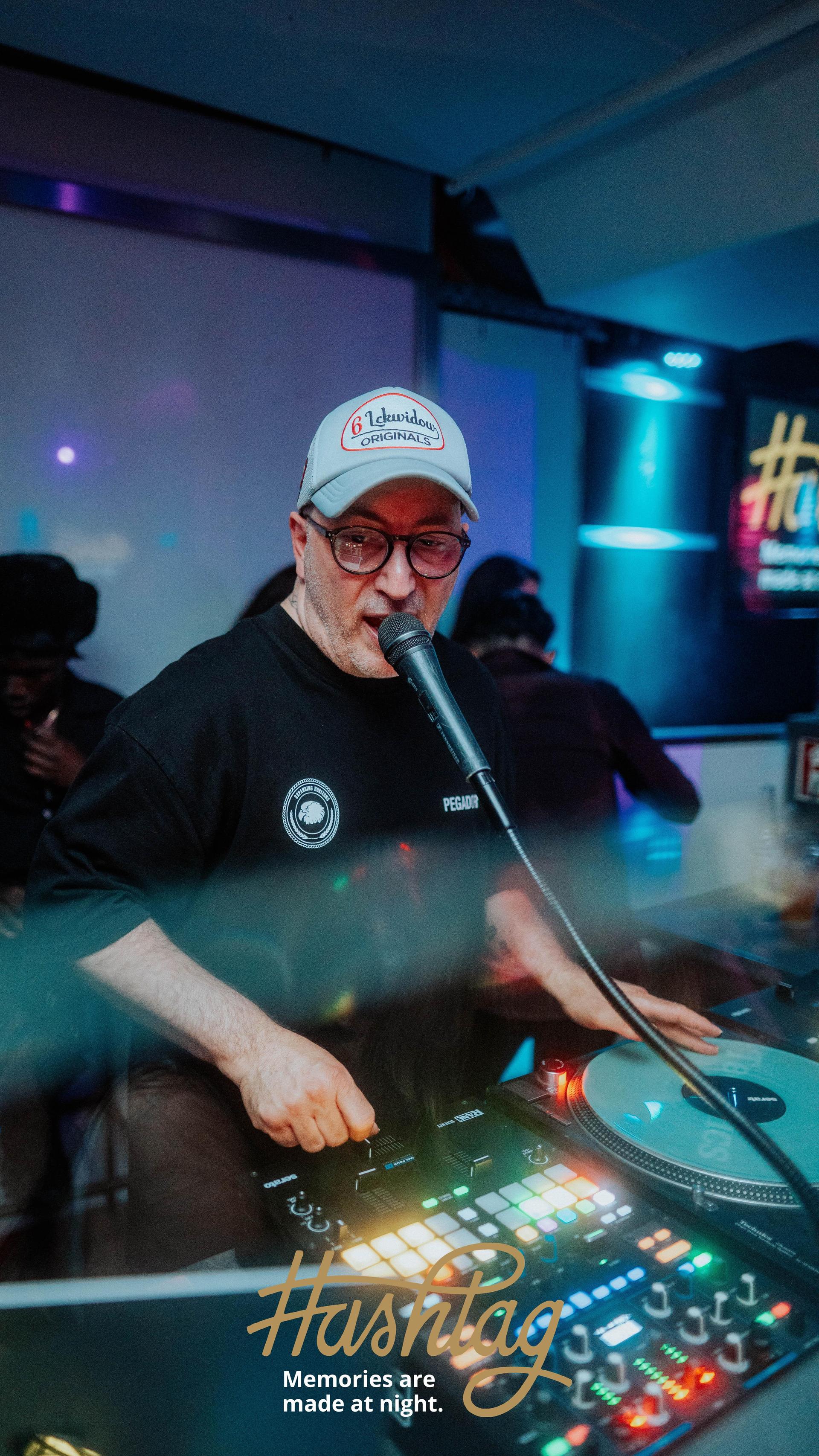 Im Hashtag legte am Samstag DJ Dollar Bill auf und sorgte für beste Stimmung. (Bild: Sebastian Reiter)