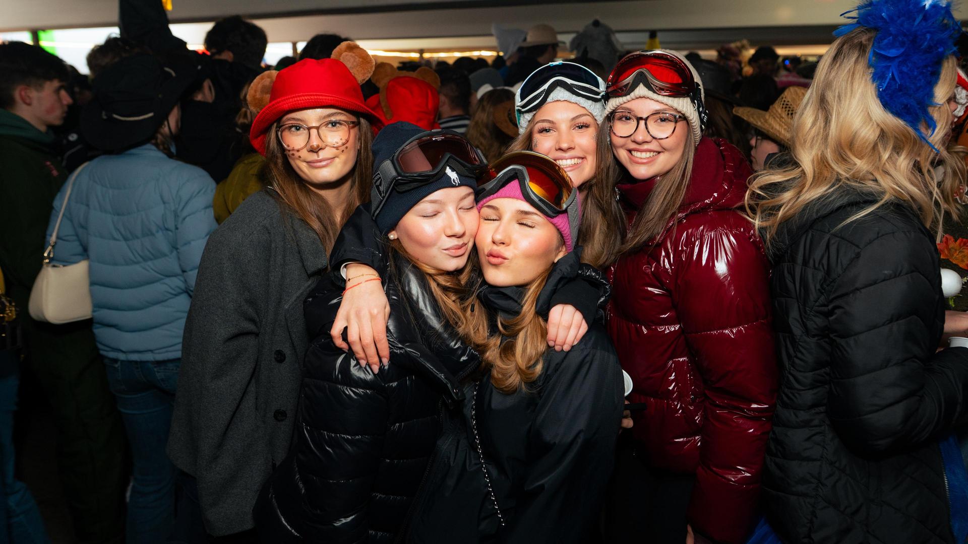 Erst Faschingszug, dann Afterparty in Neustadt. Wir haben die Bilder.  (Bild: Hannes Stock)