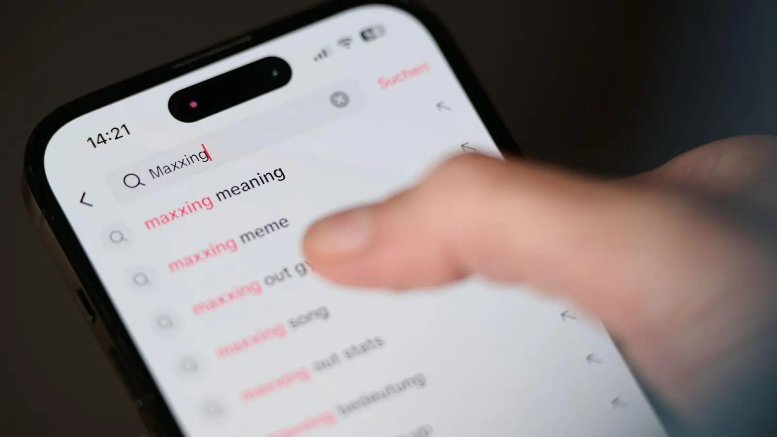 „Maxxing“ kursiert seit einer Weile auf Plattformen wie TikTok und Instagram. (Symbolbild) (Bild: Sven Hoppe/dpa)