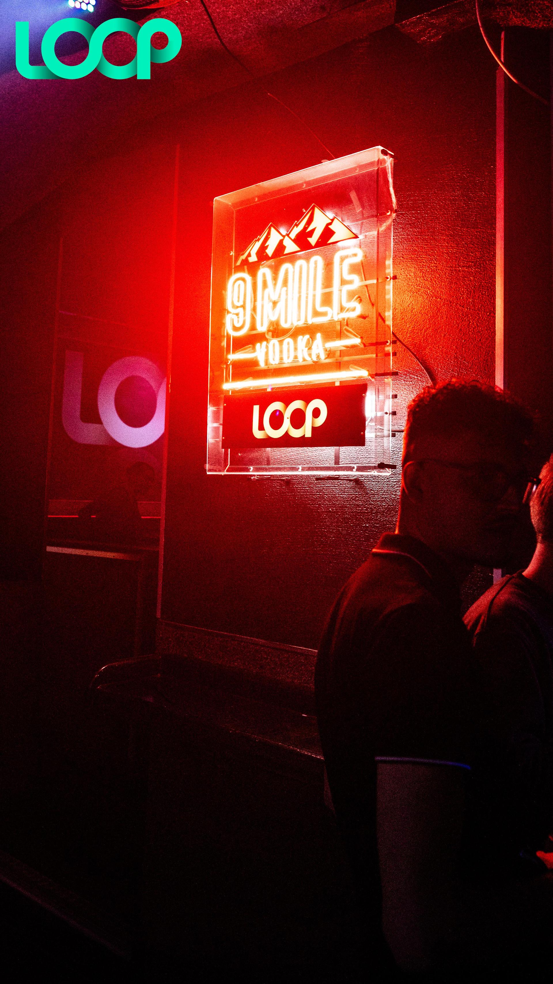 „Dark Glamour New Years Party”: Das war das Motto bei der Party am Freitag im Loop Weiden. (Bild: Hannes Stock)