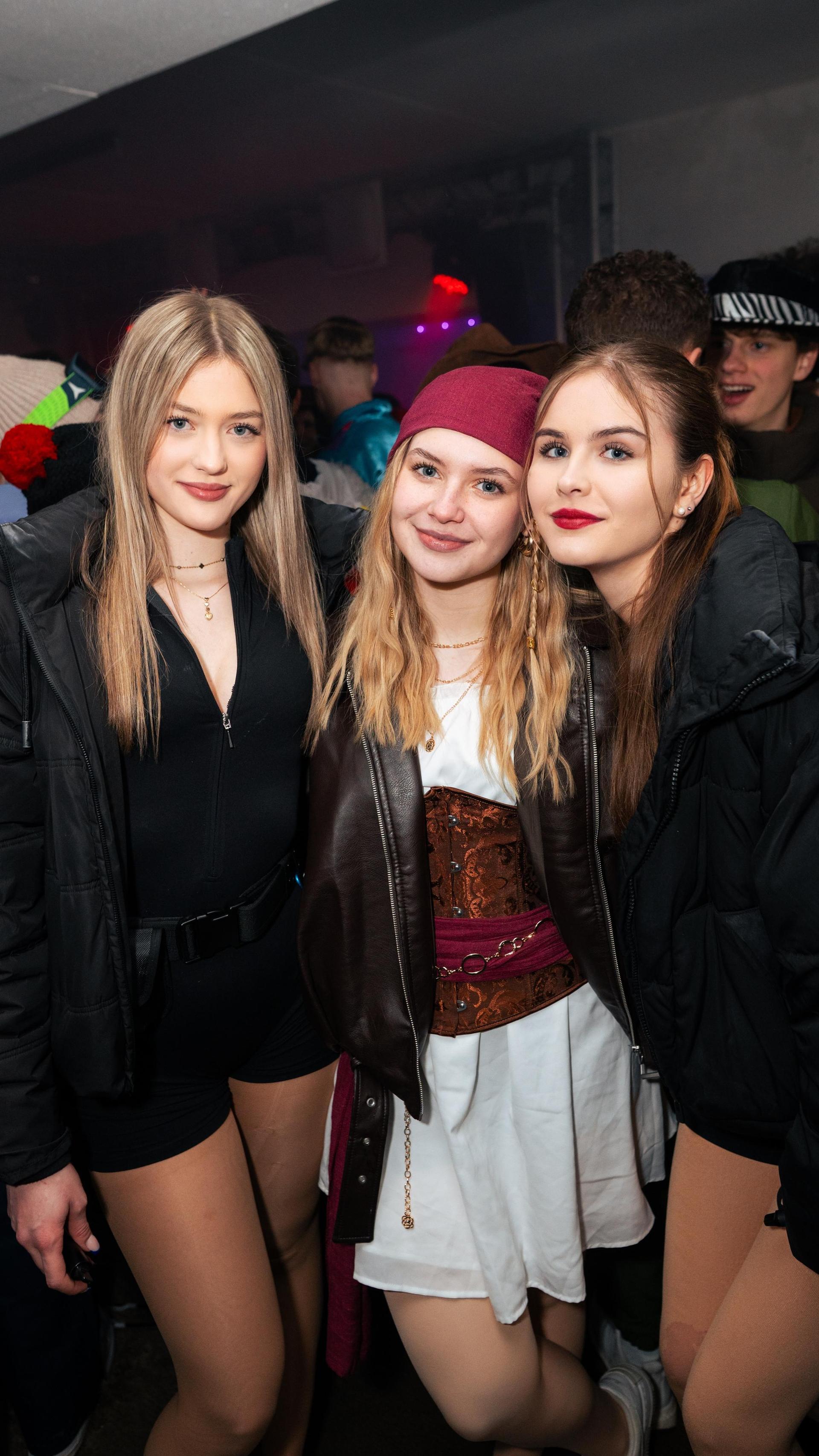 Erst Faschingszug, dann Afterparty in Neustadt. Wir haben die Bilder.  (Bild: Hannes Stock)