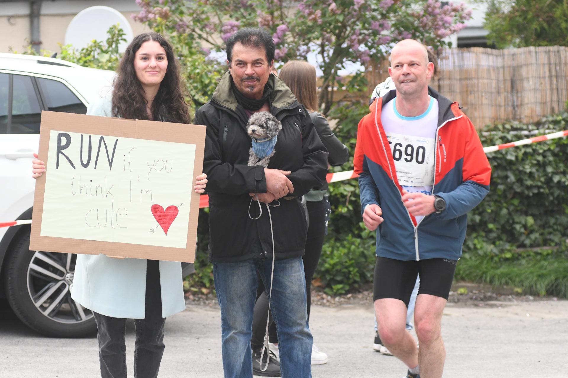 „Run if you think I'm cute”: Gute Laune beim Nofi-Lauf 2024. (Archivbild: Gabi Schönberger)