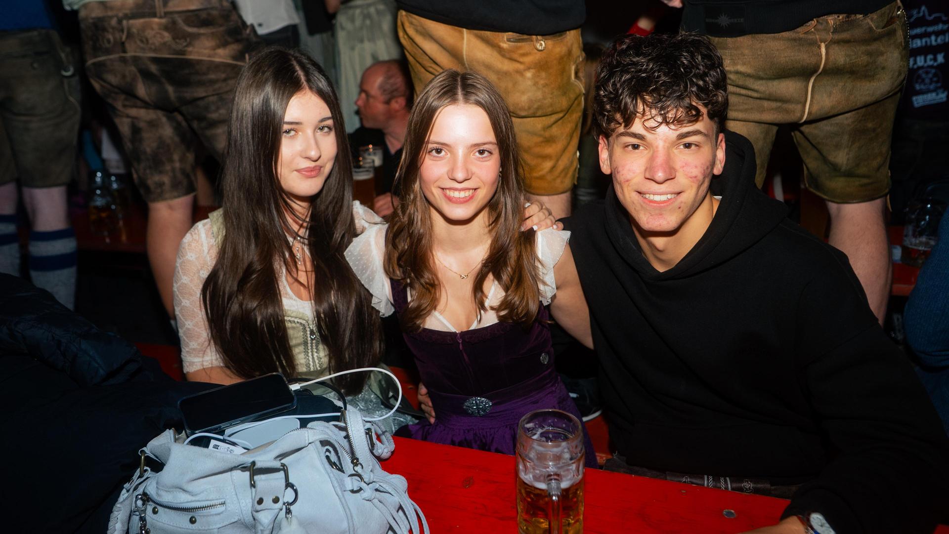 Alle Bilder vom Freitagabend auf der Kirwa in Weiherhammer. (Bild: Hannes Stock)