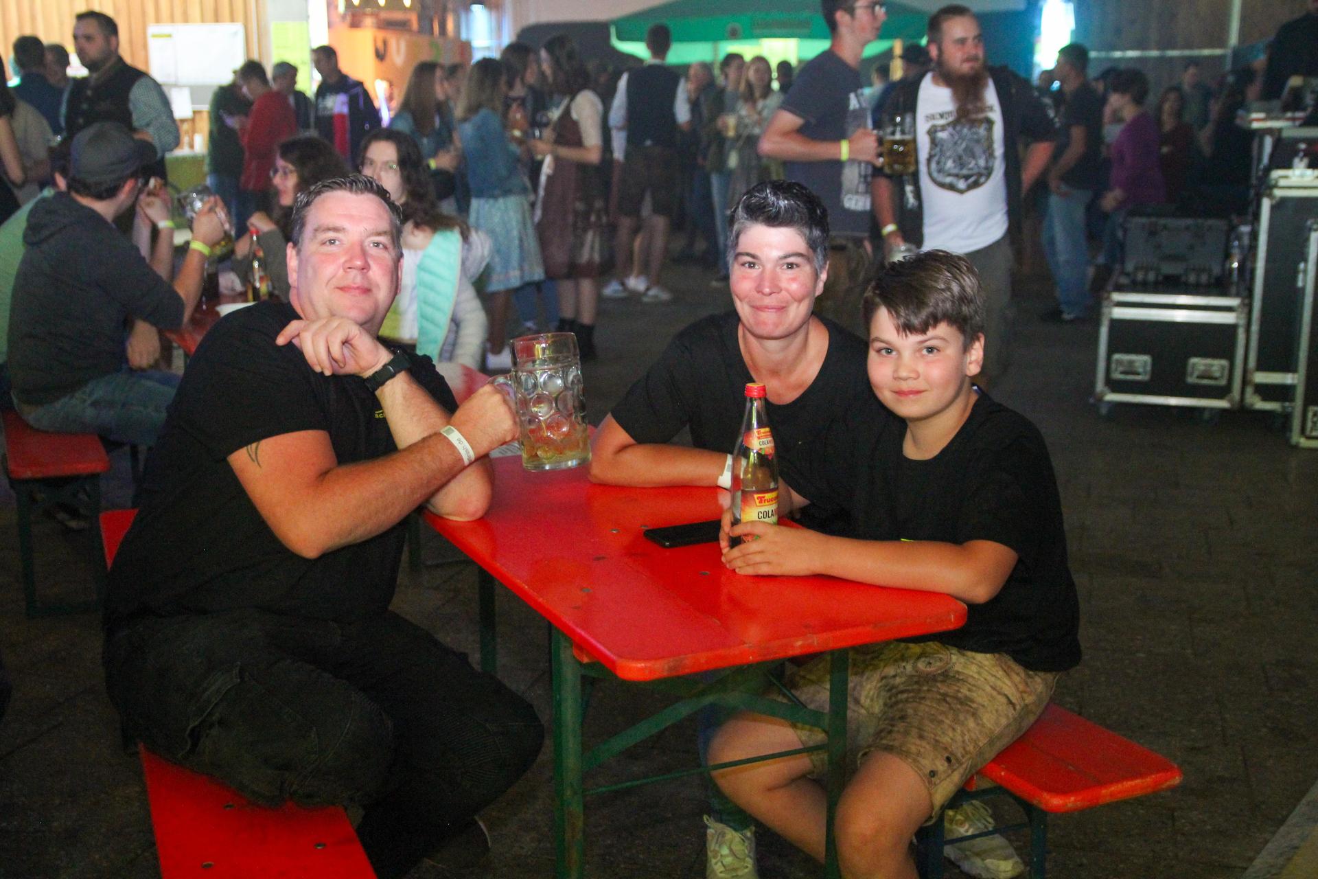 Die Band „Aeroplane” eröffnete am Freitag den Wurzer O'Schnitt. (Bild: Lea Stecher)