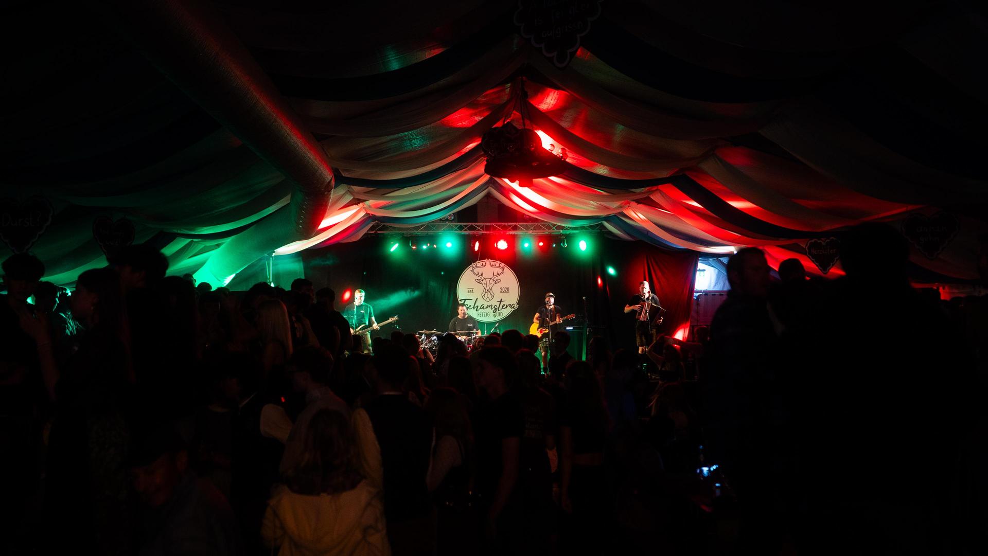 Alle Samstagsbilder der Kirwa in Weiherhammer. (Bild: Hannes Stock)