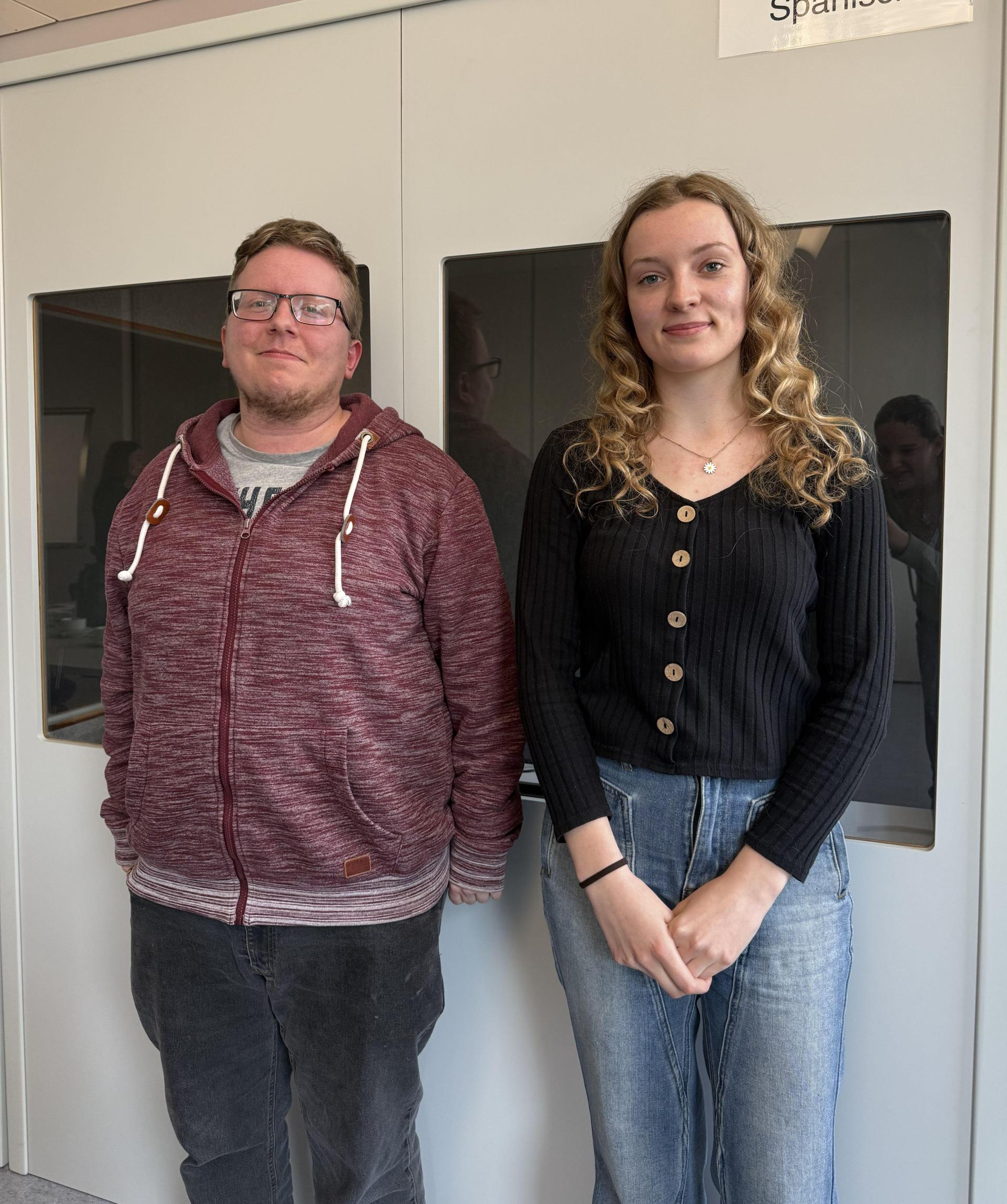 Joshua (26) und Johanna (22) sind im zweiten Jahr ihres Studiums an der Fachakademie für Sprachen und Internationale Kommunikation. (Bild: Leonie Pielenhofer)