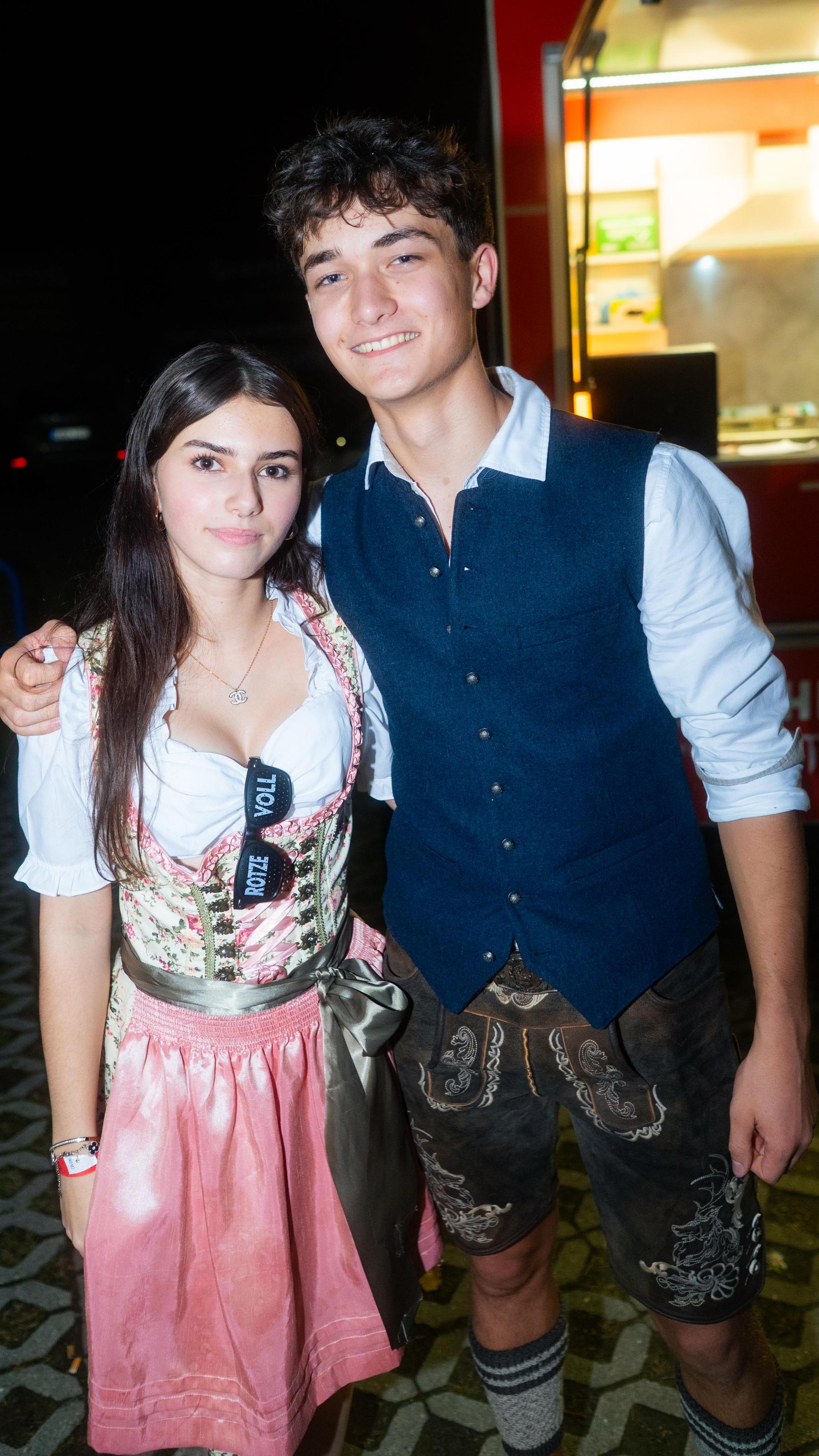 Beim Kirwa-Special der Etzenrichter Kirwa sorgte die Band „RUNDUMADUM” für Stimmung.  (Bild: Hannes Stock)