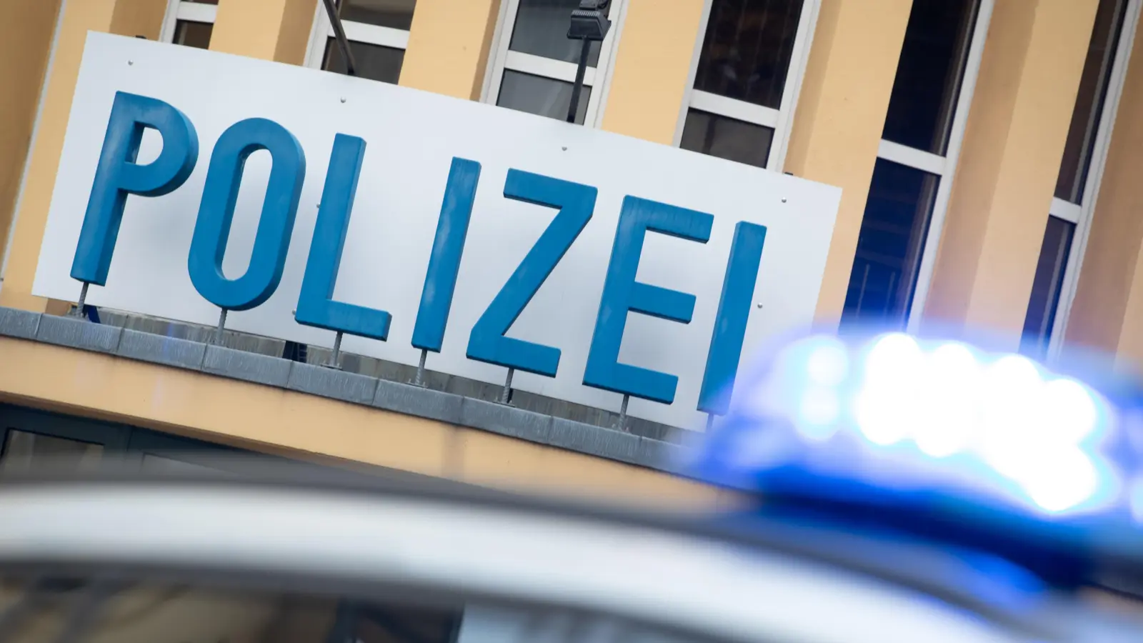 Die Polizei Weiden sucht Zeugen einer sexuellen Belästigung am Donnerstag gegen 18.45 Uhr in Weiden. Insbesondere ein Passant soll sich laut Pressebericht bei der Dienststelle melden. (Symbolbild: Friso Gentsch)