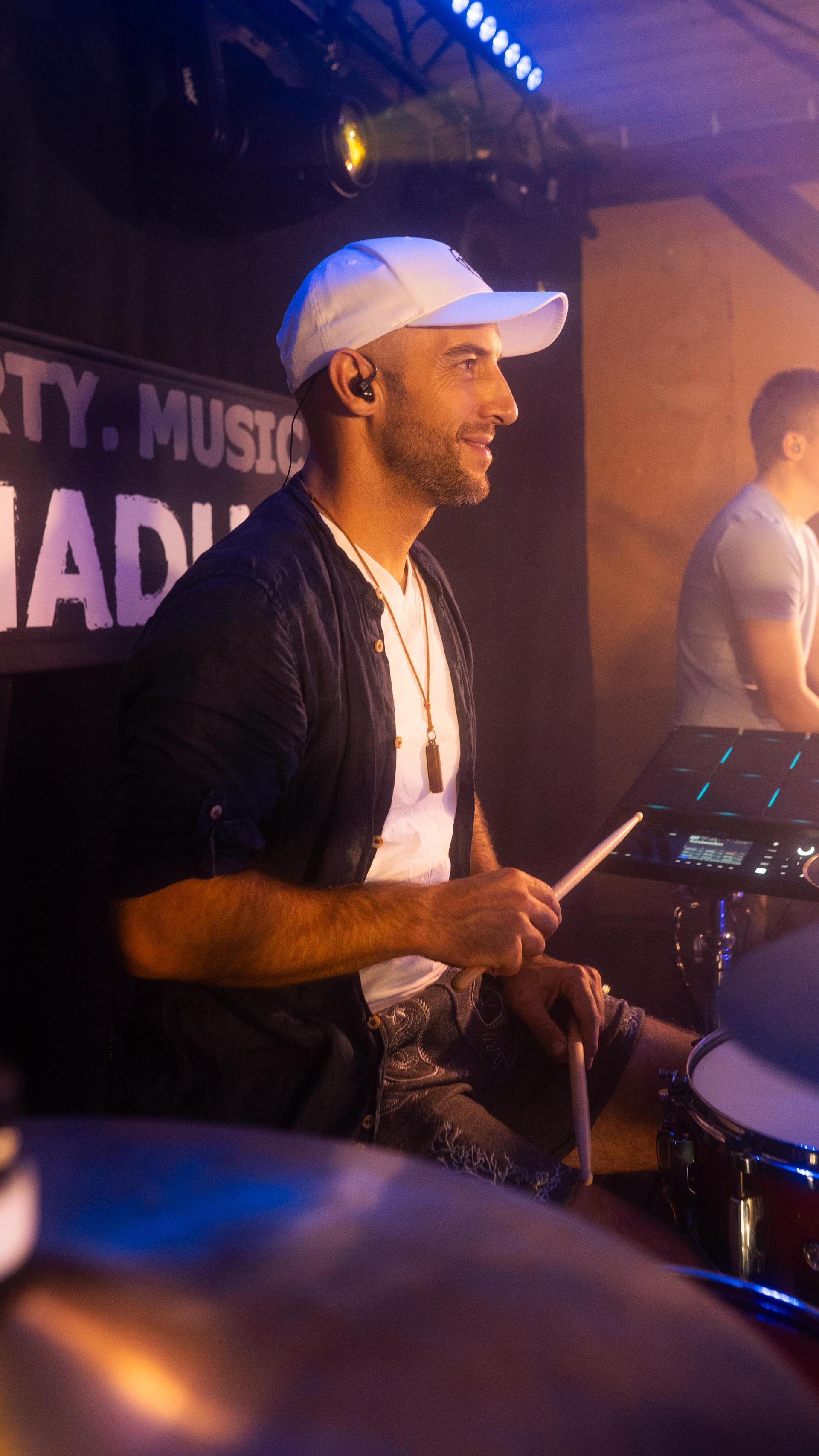 Beim Kirwa-Special der Etzenrichter Kirwa sorgte die Band „RUNDUMADUM” für Stimmung.  (Bild: Hannes Stock)