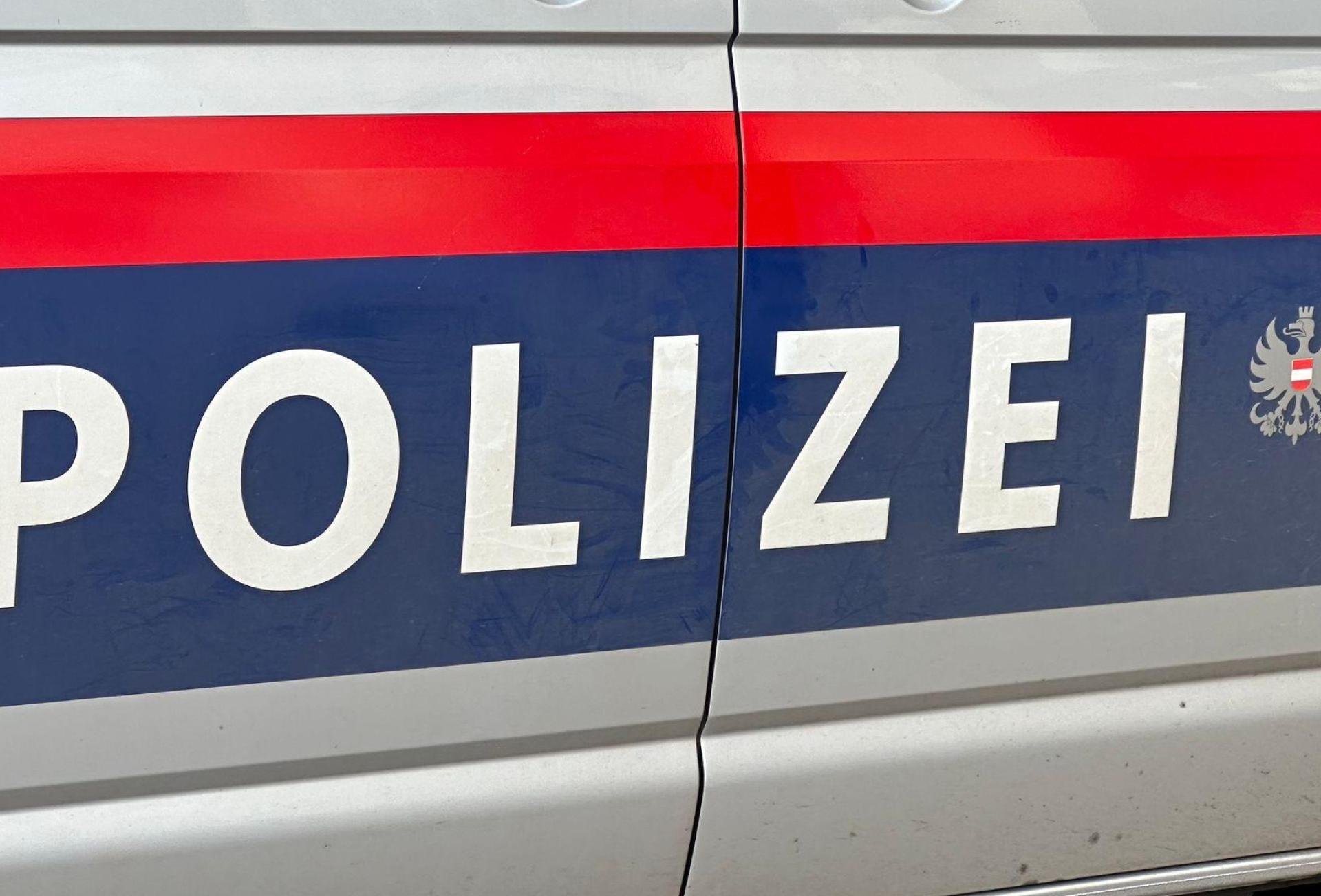 Die Polizei in Österreich ermittelt, wie genau es zum Zusammenstoß in der Luft kam. (Symbolbild: Matthias Röder/dpa)