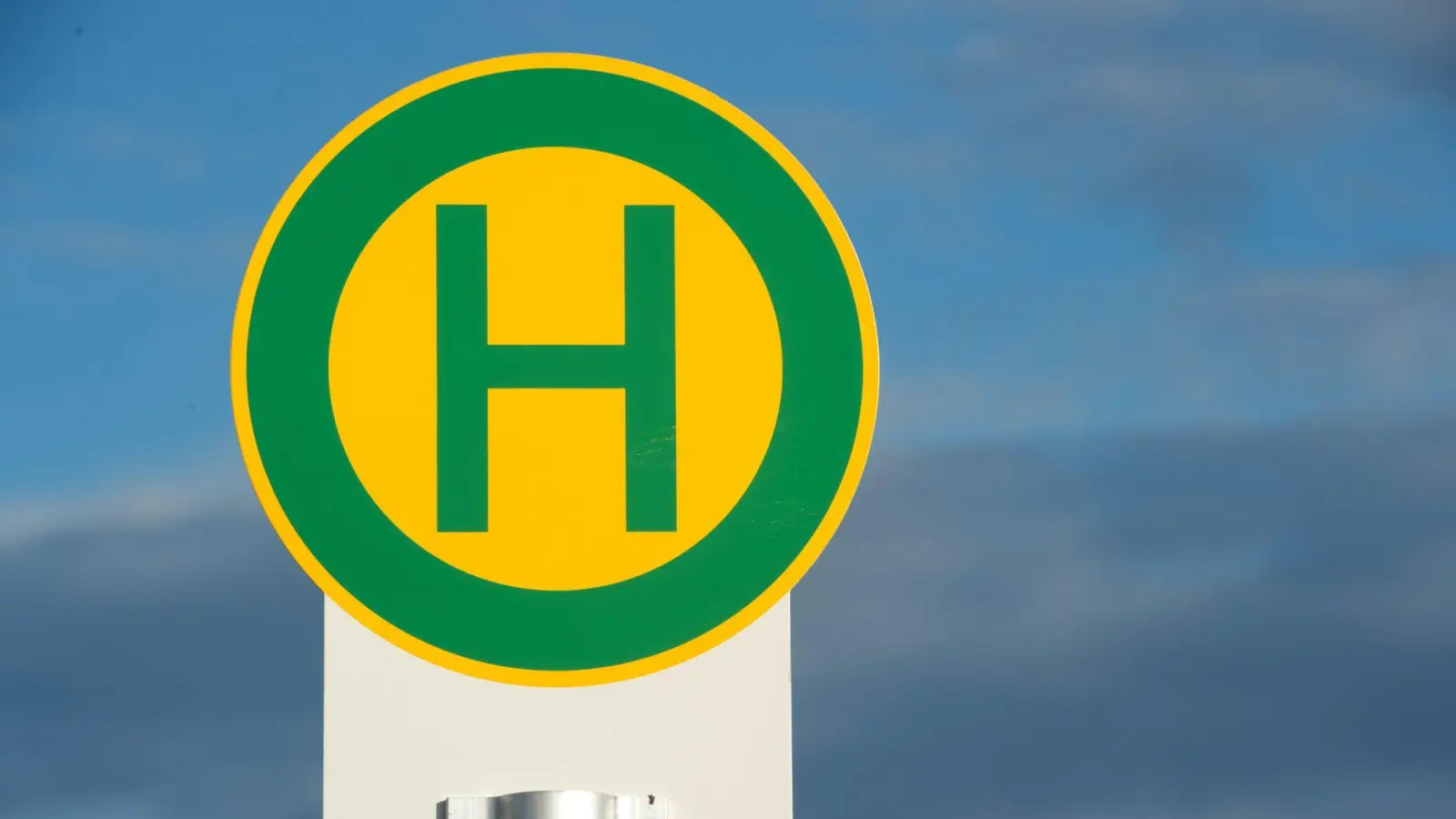 In Weiden beginnen am Montag Bauarbeiten an der Dr.-Pfleger-Straße. Das hat Auswirkungen auf den Bus-Verkehr. (Symbolbild: Stefan Sauer/dpa)