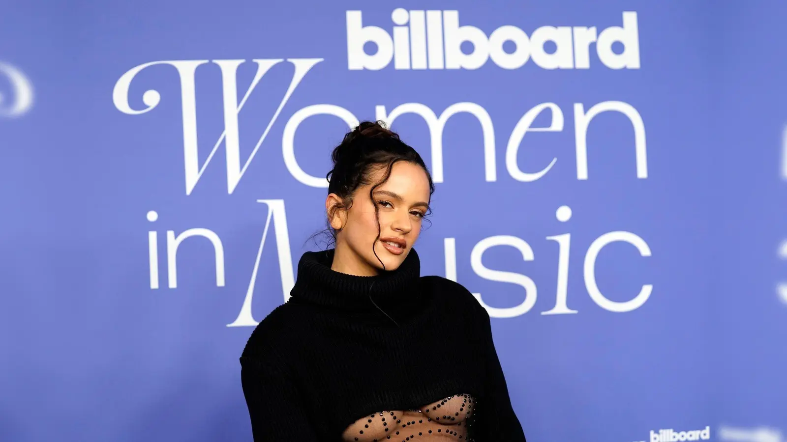 Rosalía hat in Barcelona ihr neues Album „Lux“ erstmals einem größeren Publikum vorgestellt.  (Bild: Chris Pizzello/Invision/AP/dpa)