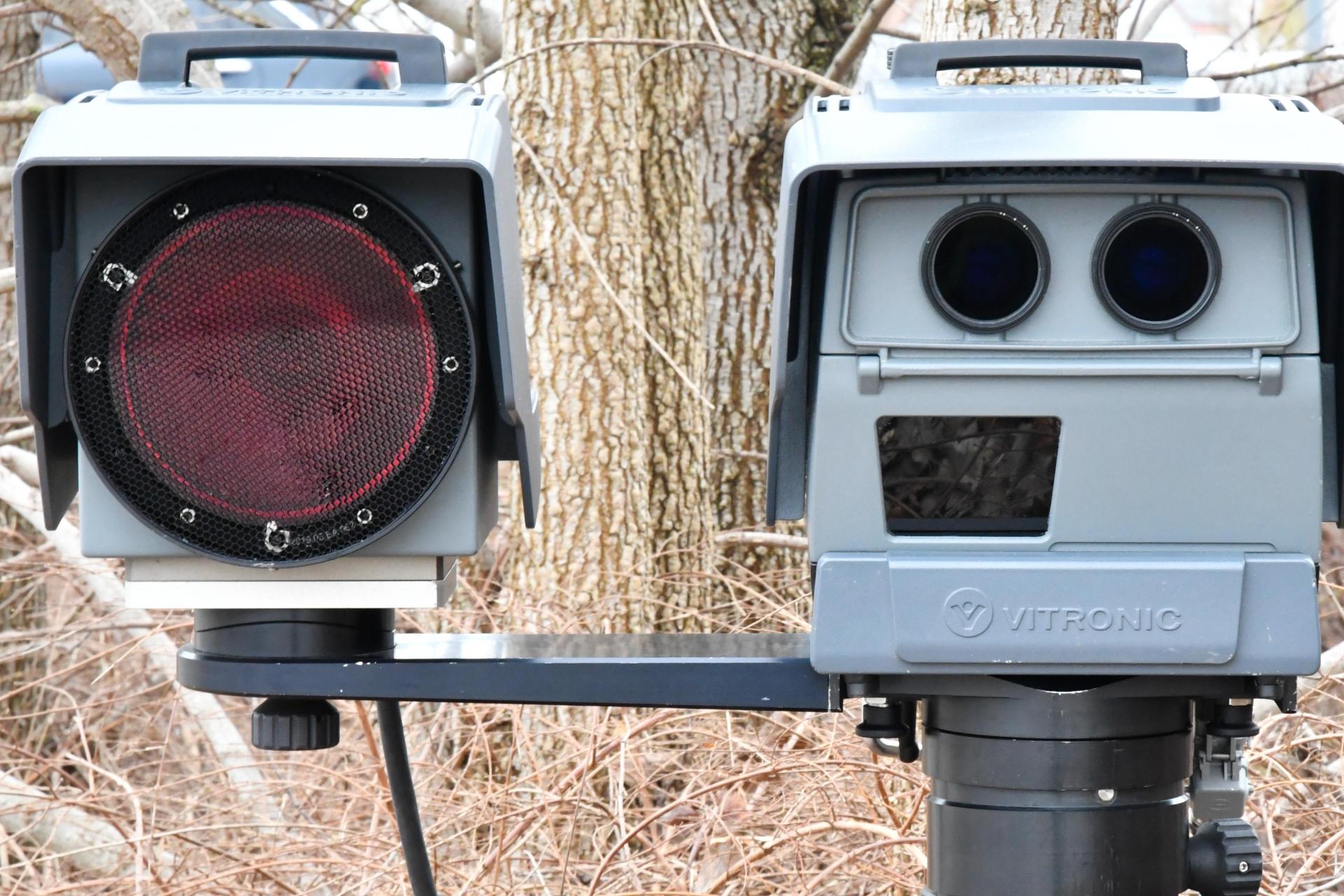 Ein Autofahrer wurde auf der B 22 bei Tännesberg mit 209 km/h geblitzt.  (Symbolbild: Petra Hartl)