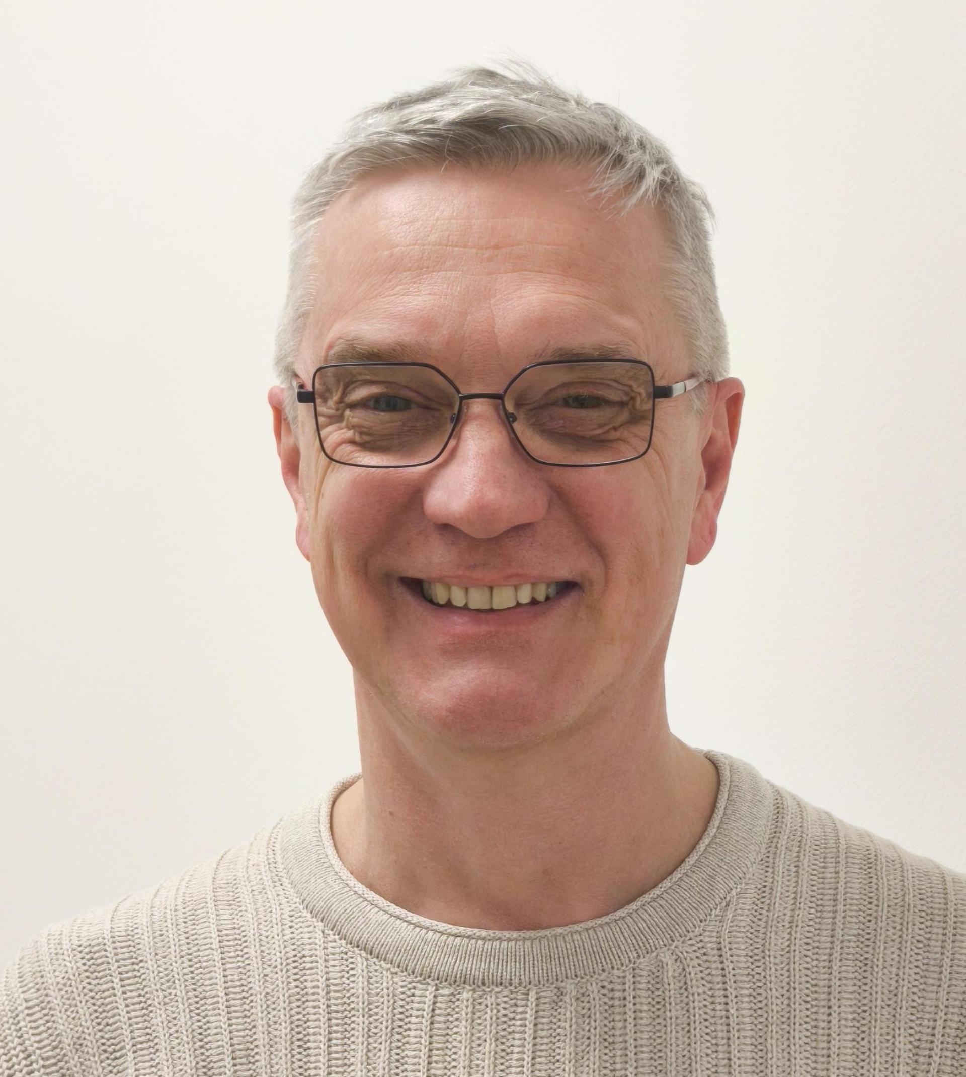 Berufsberater Bernhard Gresser empfiehlt für die Bewerbung um eine Ausbildungsstelle: „So früh wie möglich anfangen!“ Etwa 1,5 Jahre vor Schulabschluss ist super, gegebenenfalls mit den Zeugnissen der Vorentlassklasse.  (Bild: privat)