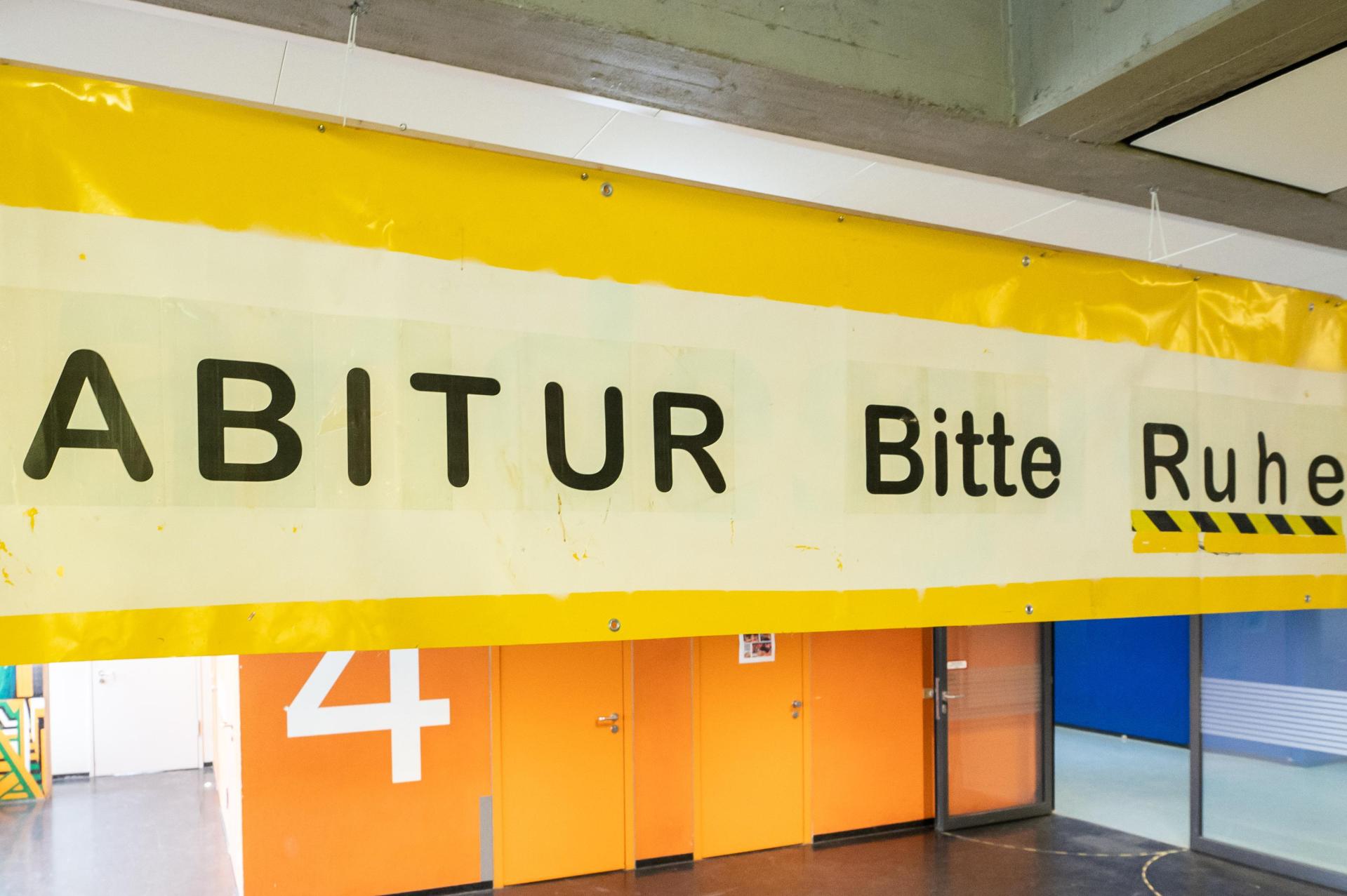 Es gibt keine Alternative zur Wiederholung, sagt der Gymnasialdirektor. (Symbolbild: Silas Stein/dpa)