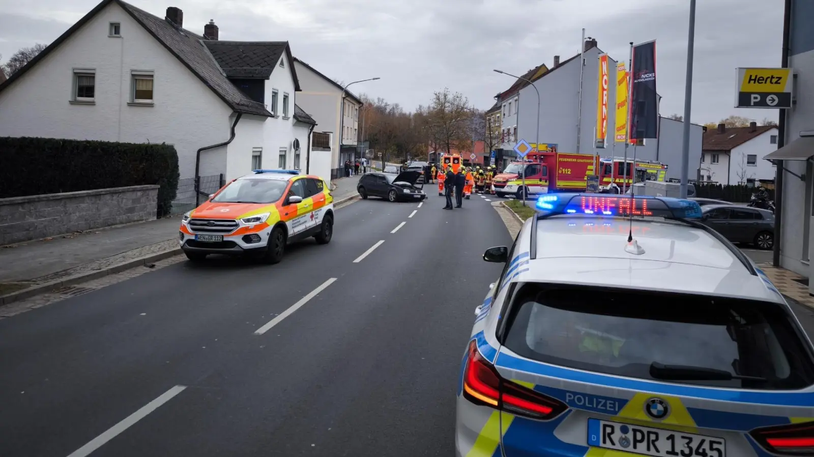 In Grafenwöhr kam es zu einem Frontalzusammenstoß zweier Autos. (Bild: Jürgen Masching)