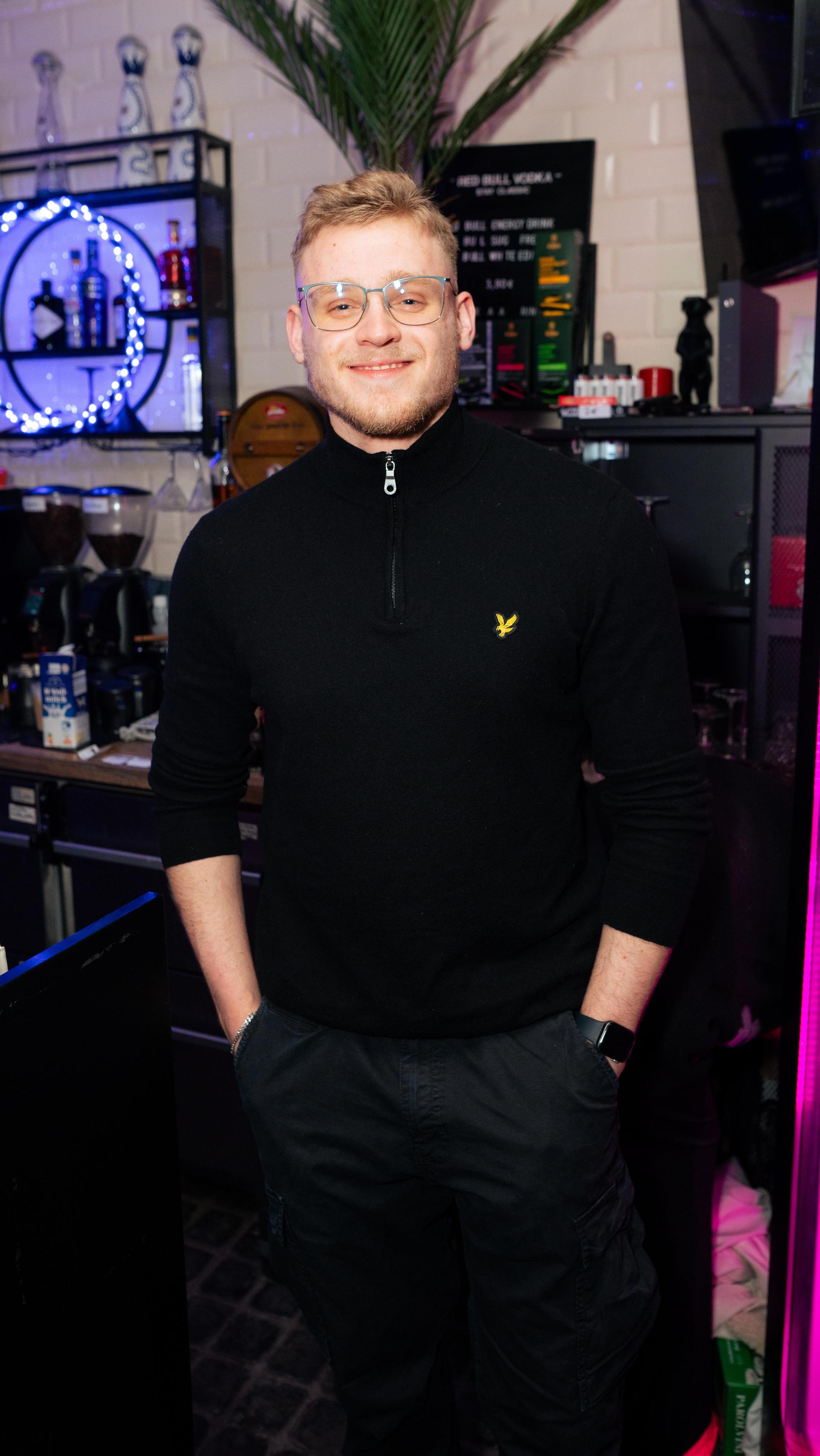 „Neon Beach Night” war das Motto bei der Party am Samstag in der SantoRino-Bar. (Bild: Hannes Stock)