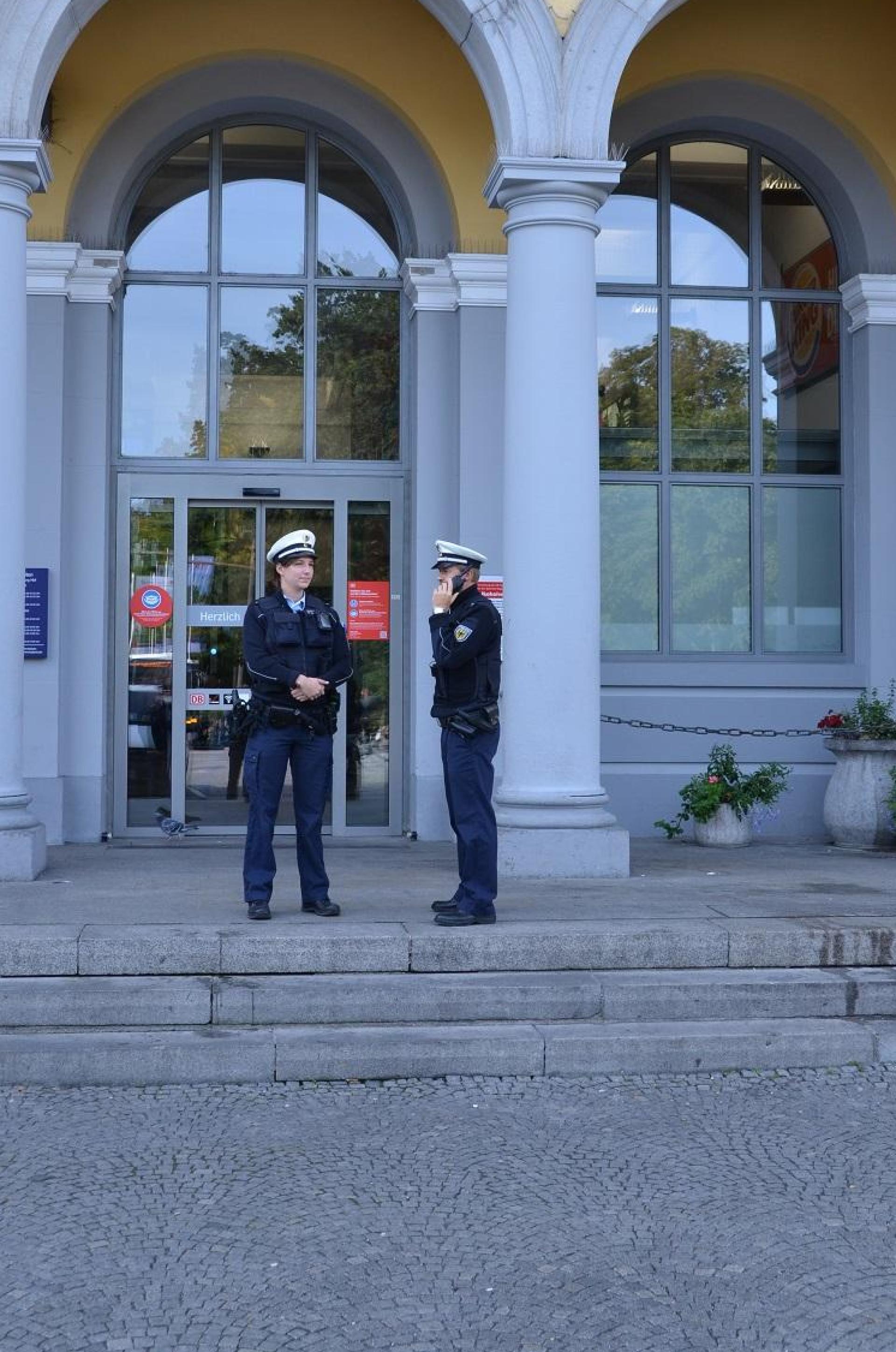Ein 18-Jähriger sorgte am Samstagabend am Hauptbahnhof in Regensburg gleich mehrfach für Aufsehen. (Symbolbild: Bundespolizei)