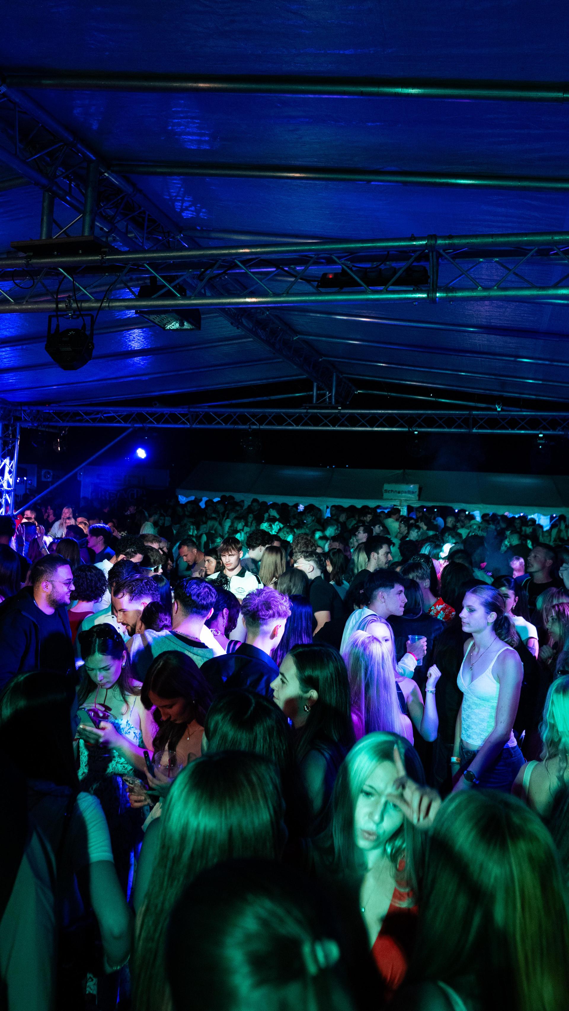 Bilder der Beach Party. (Bild: Hannes Stock)