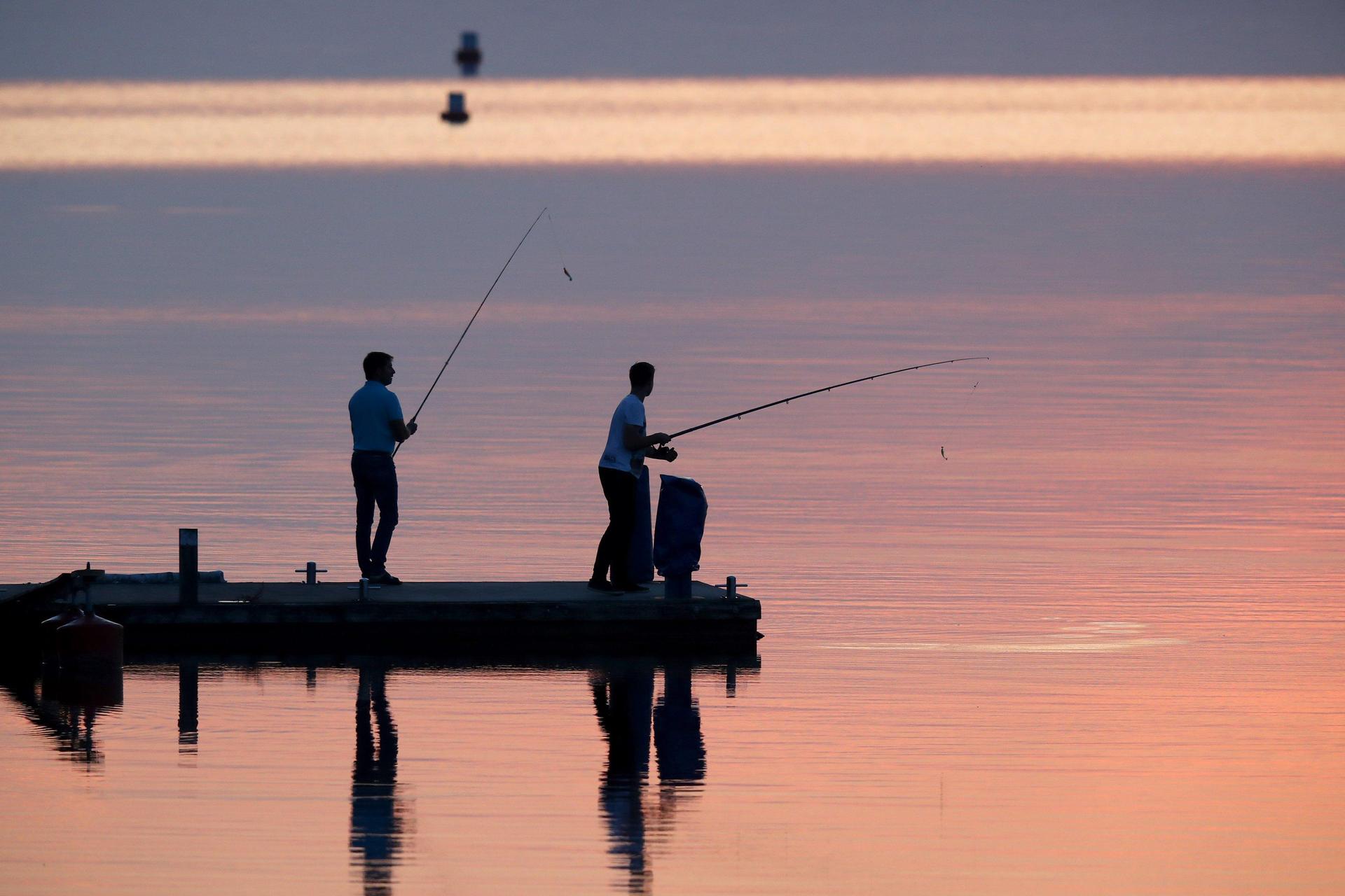 Zwei Weidener Angler erhielten nach einer Polizeikontrolle Anzeigen. (Symbolbild: Daniel Karmann)