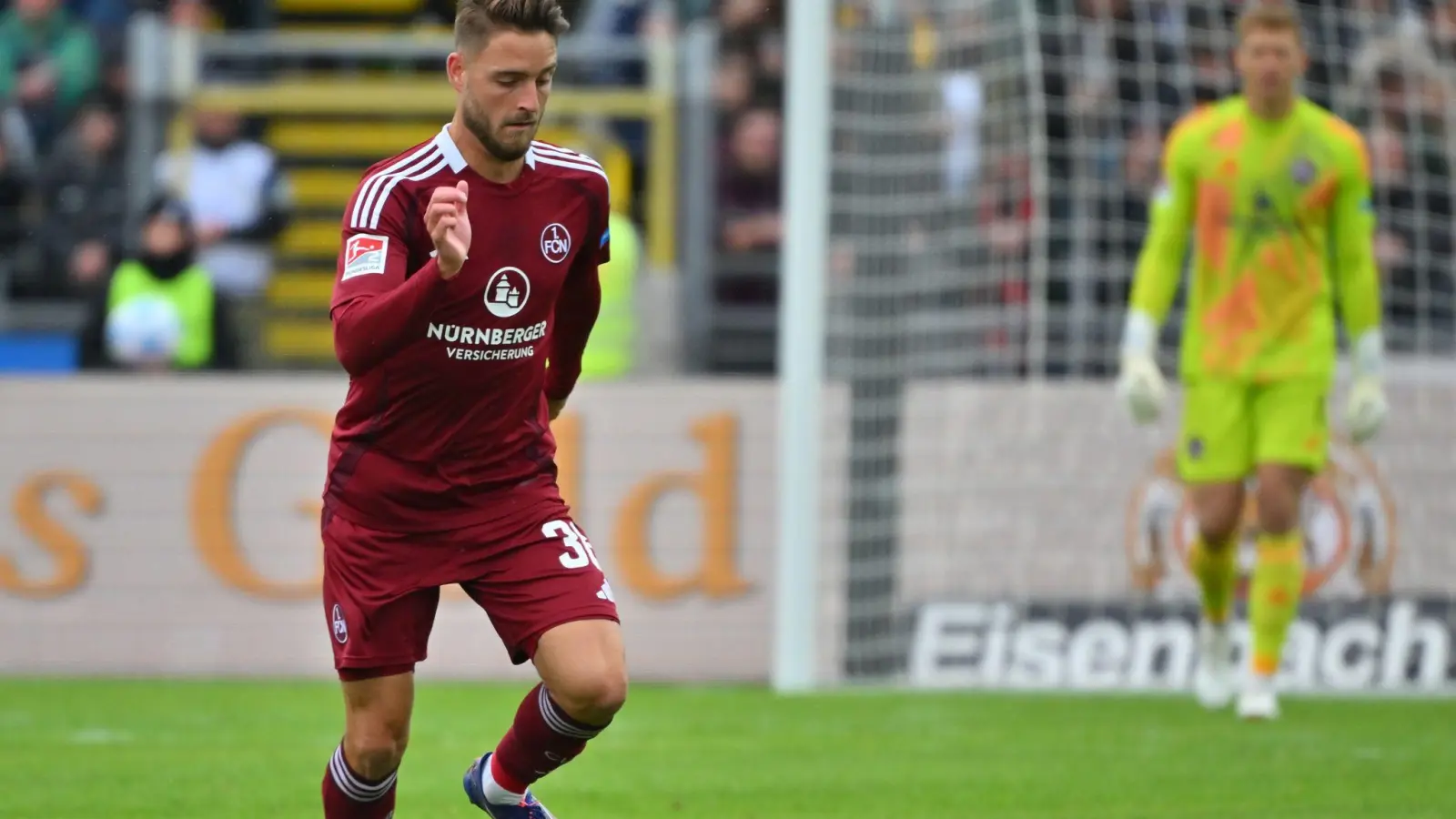 Lukas Schleimer verlässt den 1. FC Nürnberg. (Bild: Jan-Philipp Strobel/dpa)