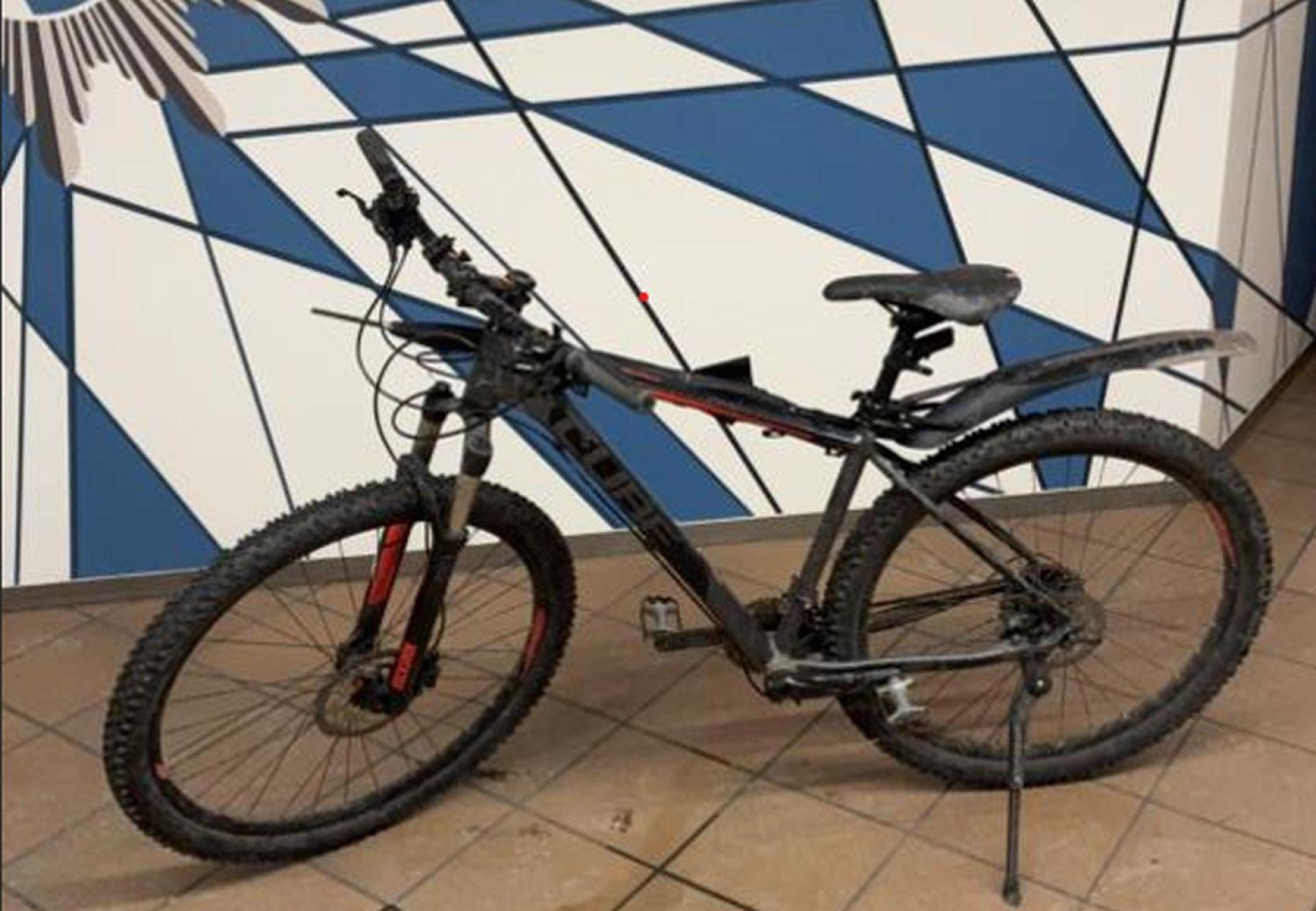 Wem gehört das Mountainbike, das die Polizei am Sonntag in Weiden sicherstellte? Der Eigentümer soll sich melden. (Bild: Polizei)