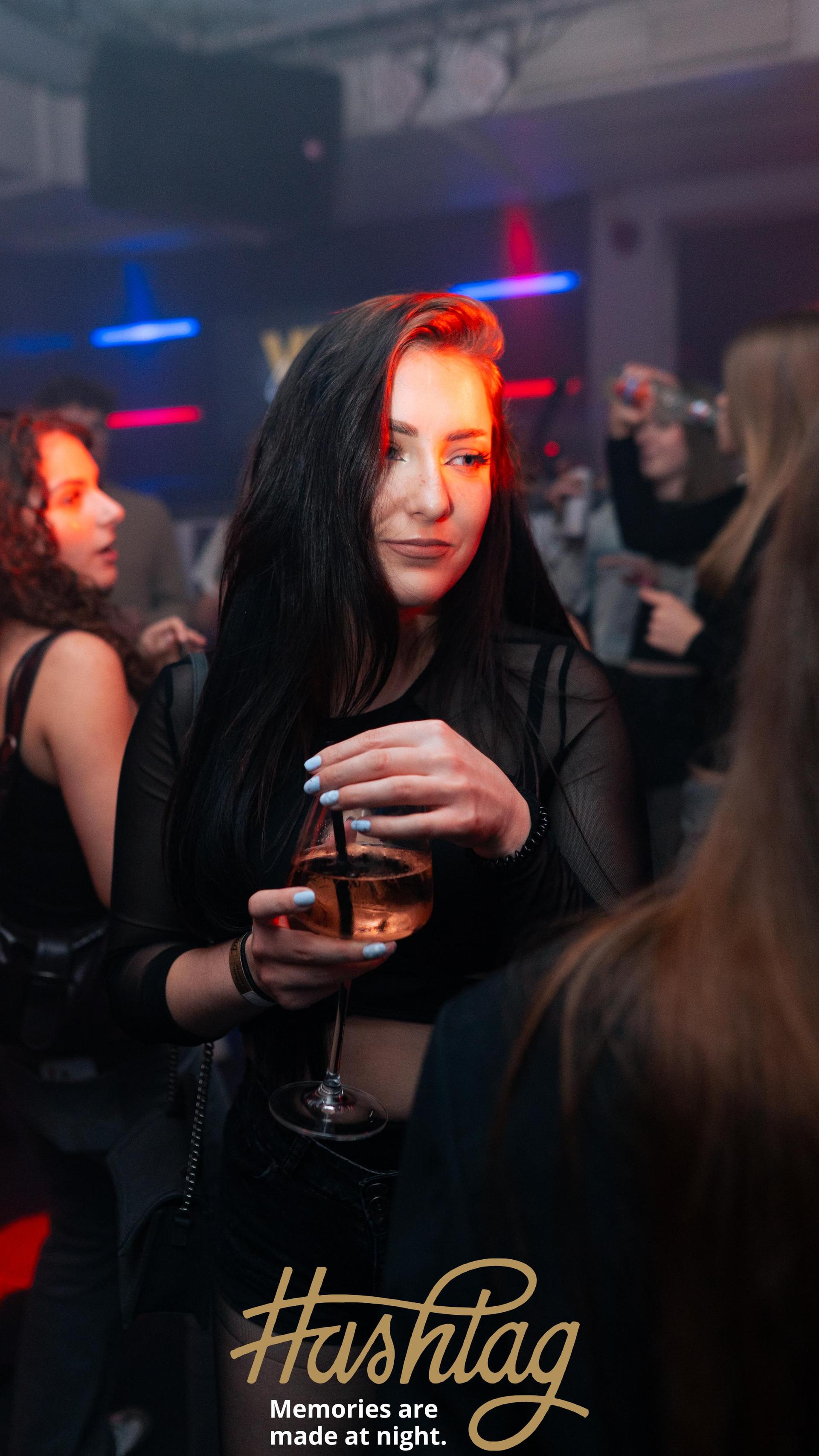 Am Freitag haben sich im Weidener Hashtag alle „SAINTS &amp; SINNERS” versammelt. (Bild: Hannes Stock)