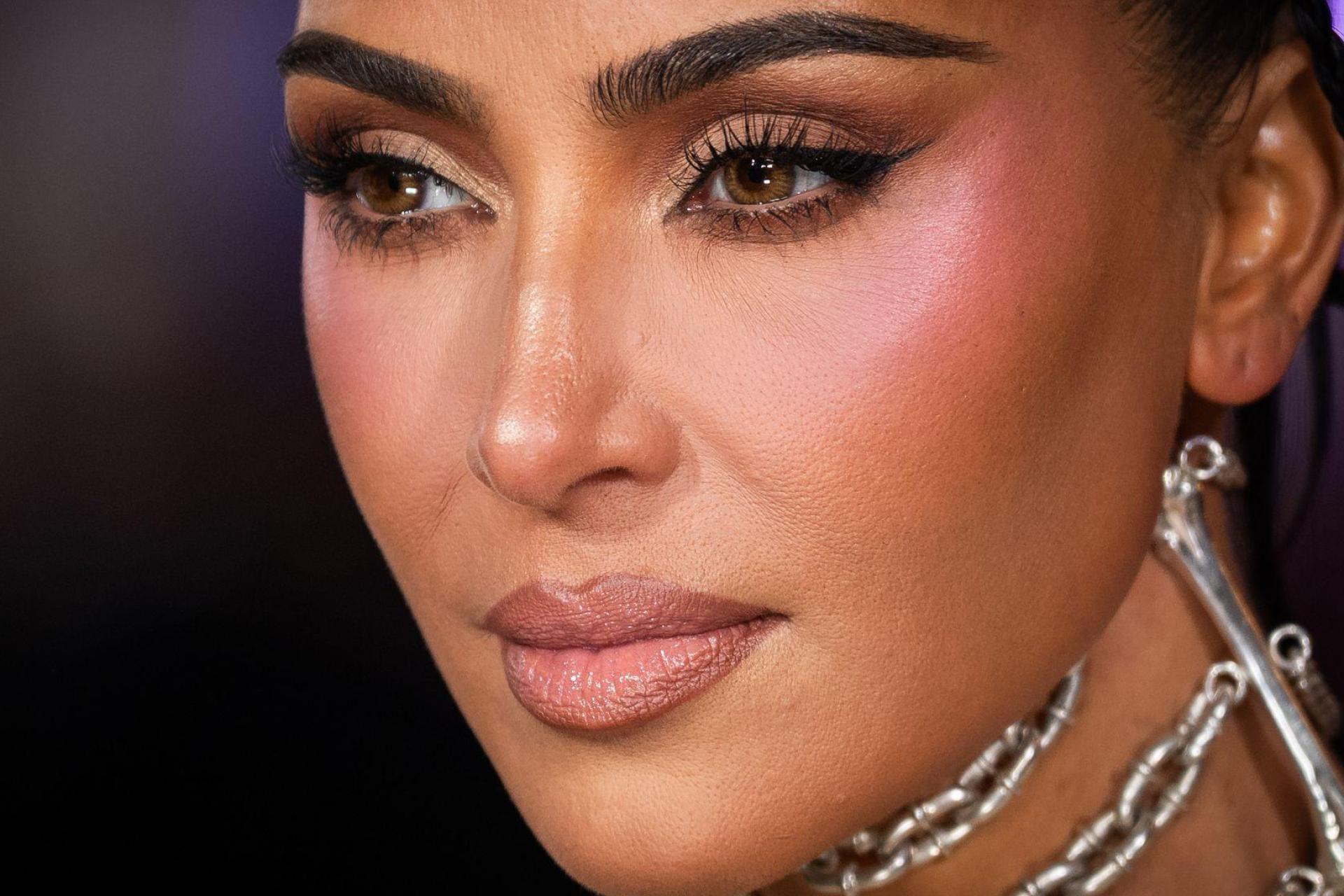 Als Produzentin ist Kardashian vor allem an Finanzierung und Vermarktung der Produktion beteiligt. (Archivbild) (Bild: Scott A Garfitt/Invision/AP/dpa)