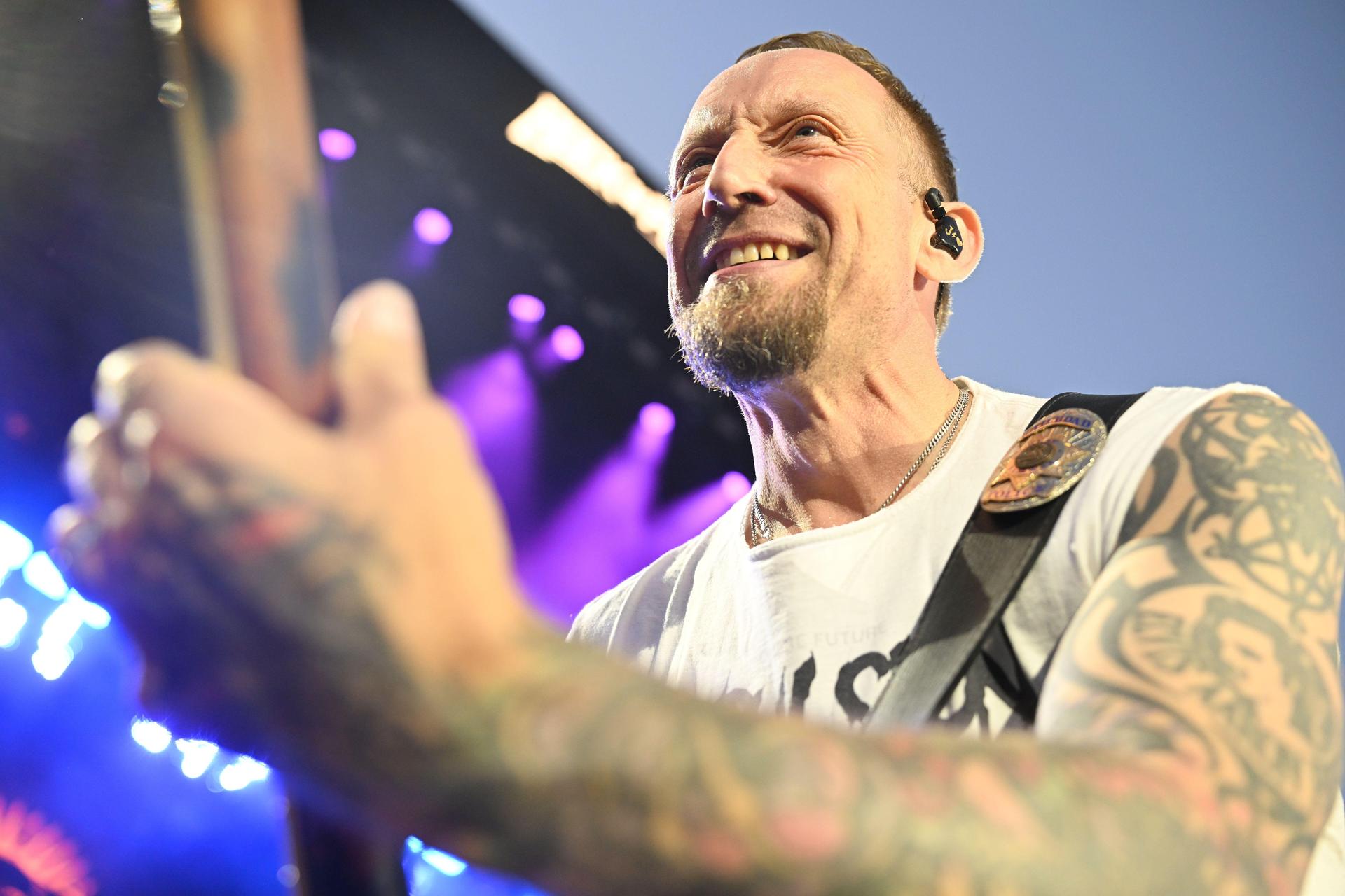 Volbeat-Frontmann Michael Poulsen hautnah. (Bild: Tobias Schwarzmeier)