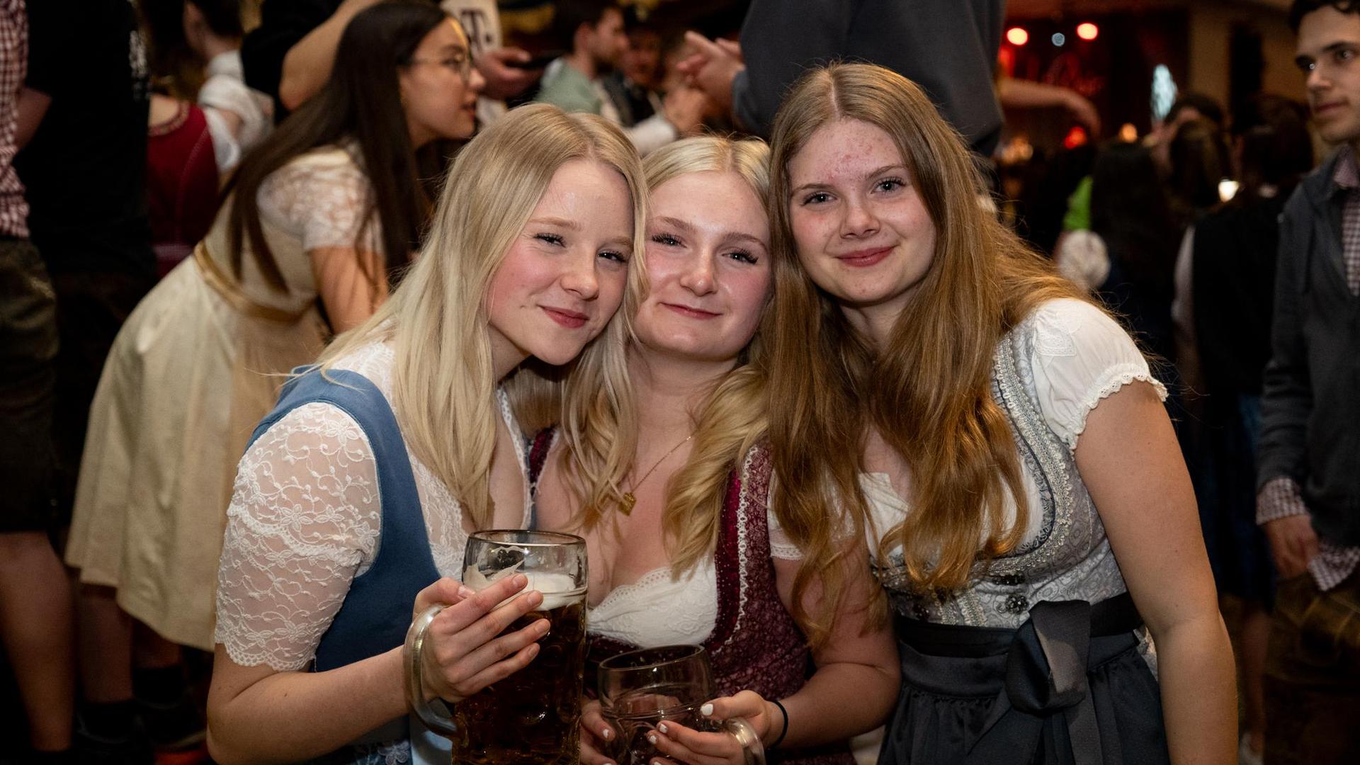Je später der Abend, desto schöner die Gäste auf dem KKWU. (Bild: knz)