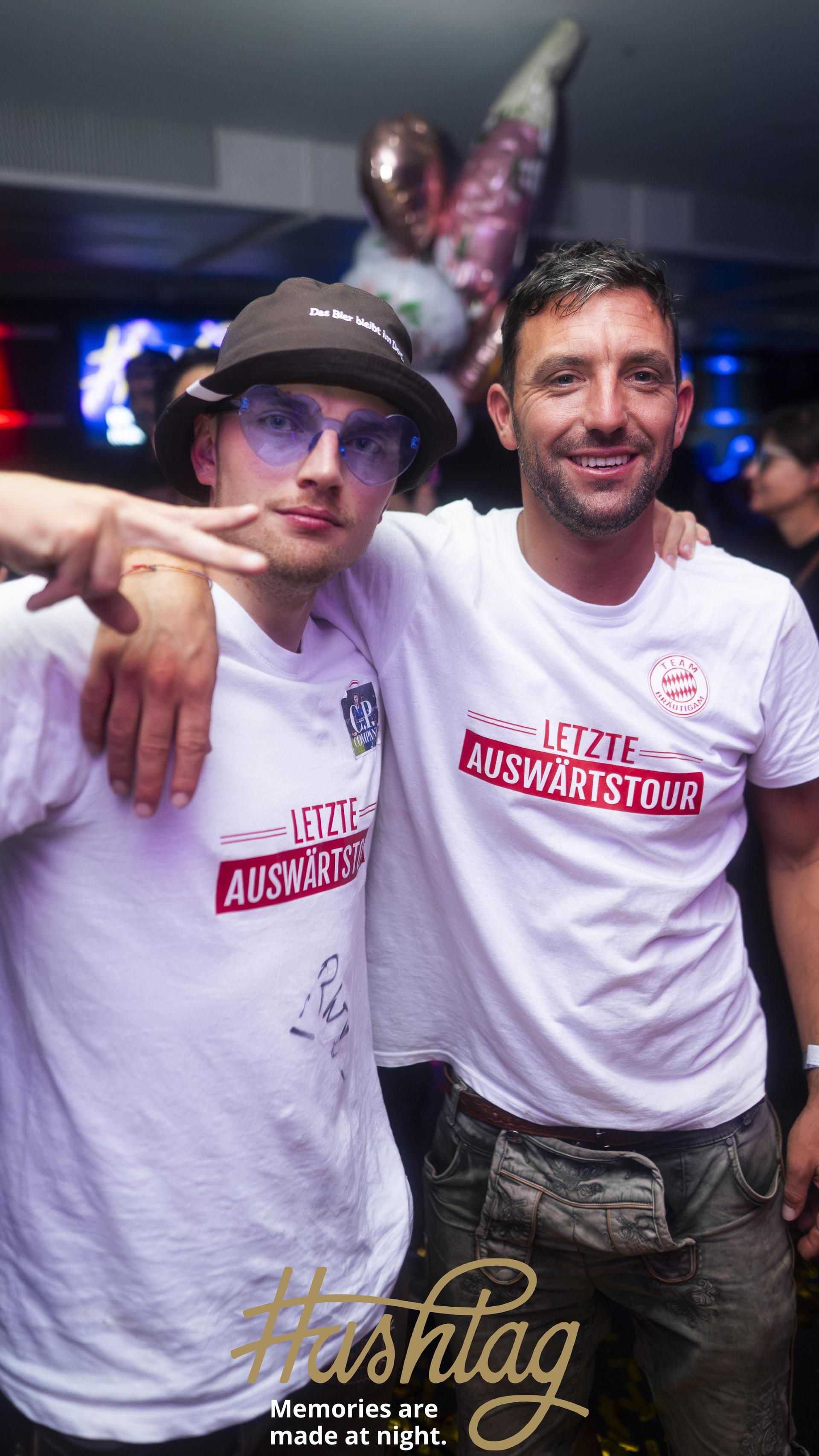 Auch am Tag nach „Weiden träumt” wird im Hashtag getanzt. DJ Avarro sorgt für den passenden Sound. (Bild: Hannes Stock)