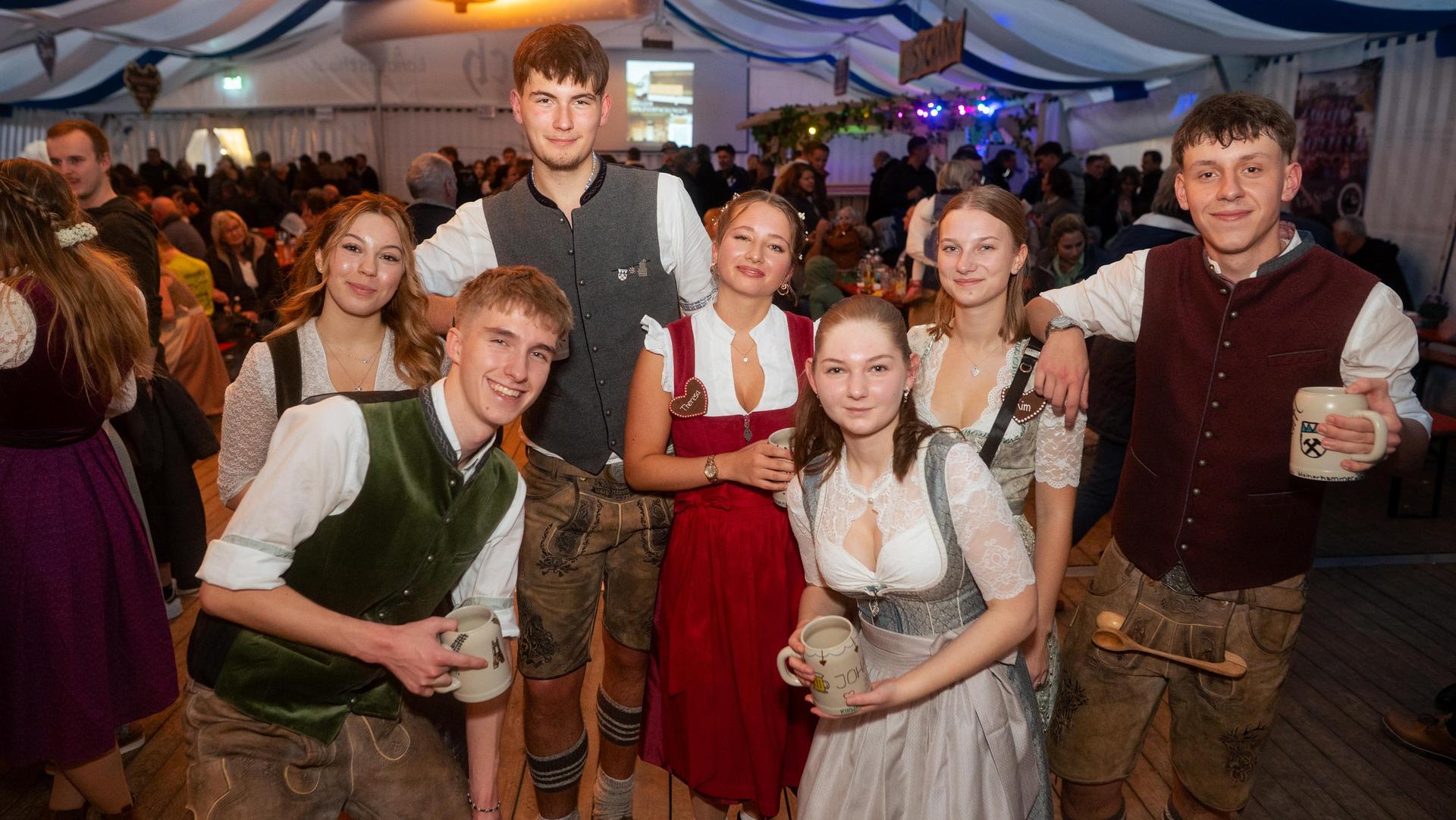 Auch am Sonntag habt ihr auf der Kirwa in Weiherhammer gefeiert. (Bild: Hannes Stock)