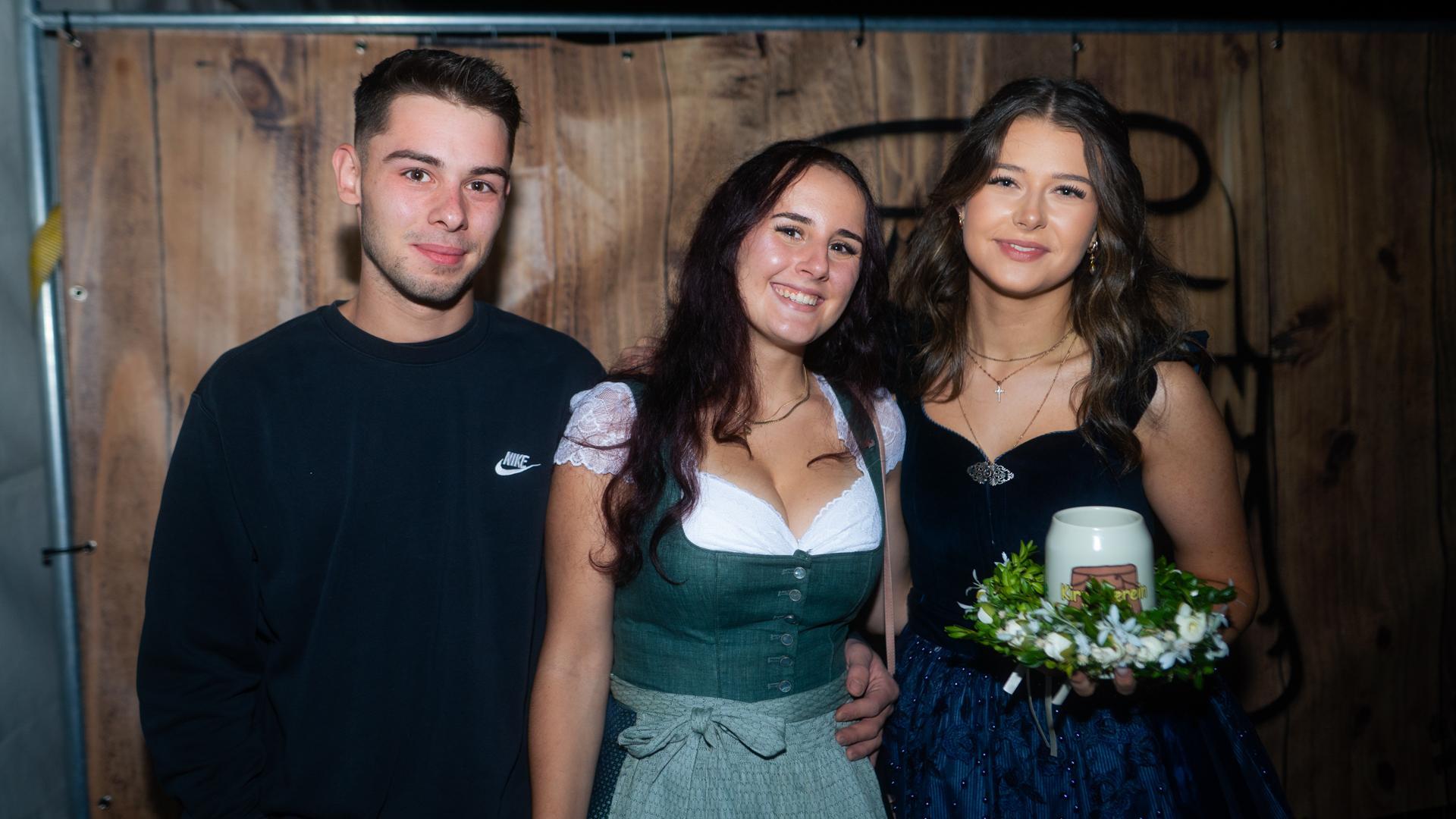 Die Quertreiber rocken am Samstagabend das Festzelt bei der Kirwa in Wernberg.  (Bild: Hannes Stock)