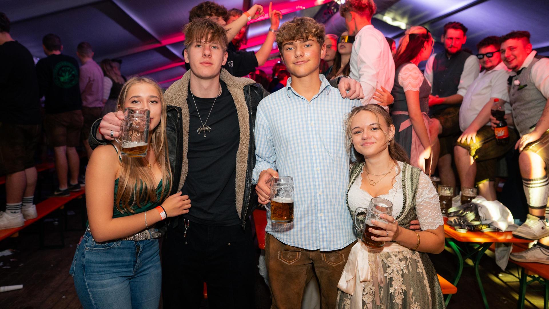 Die Störnsteiner Kirwa am Samstagabend.  (Bild: Hannes Stock)