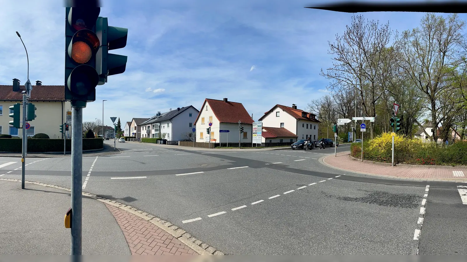 An der Kreuzung Parksteiner Straße/Mooslohstraße entsteht bald eine neue Ampel.  (Bild: Gabi Schönberger)