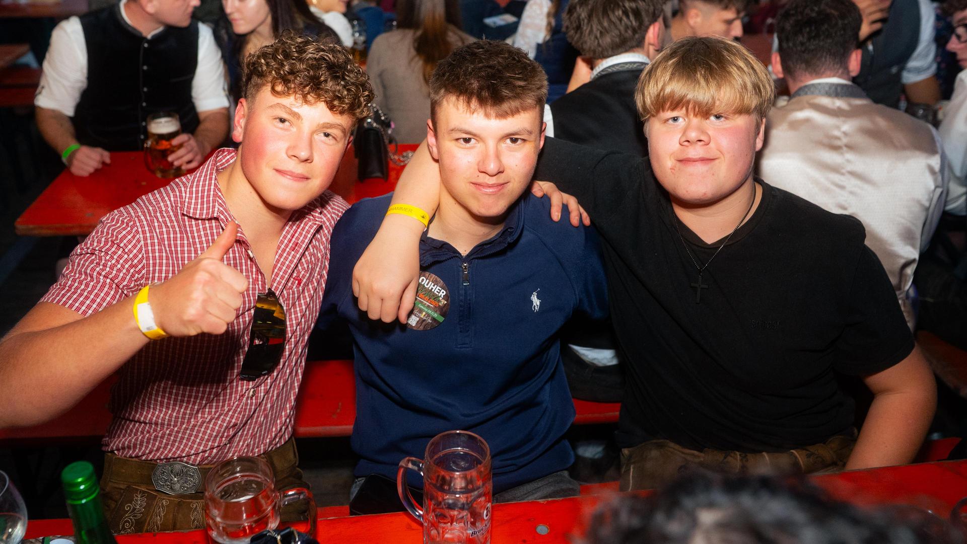 Alle Samstagsbilder der Kirwa in Weiherhammer. (Bild: Hannes Stock)