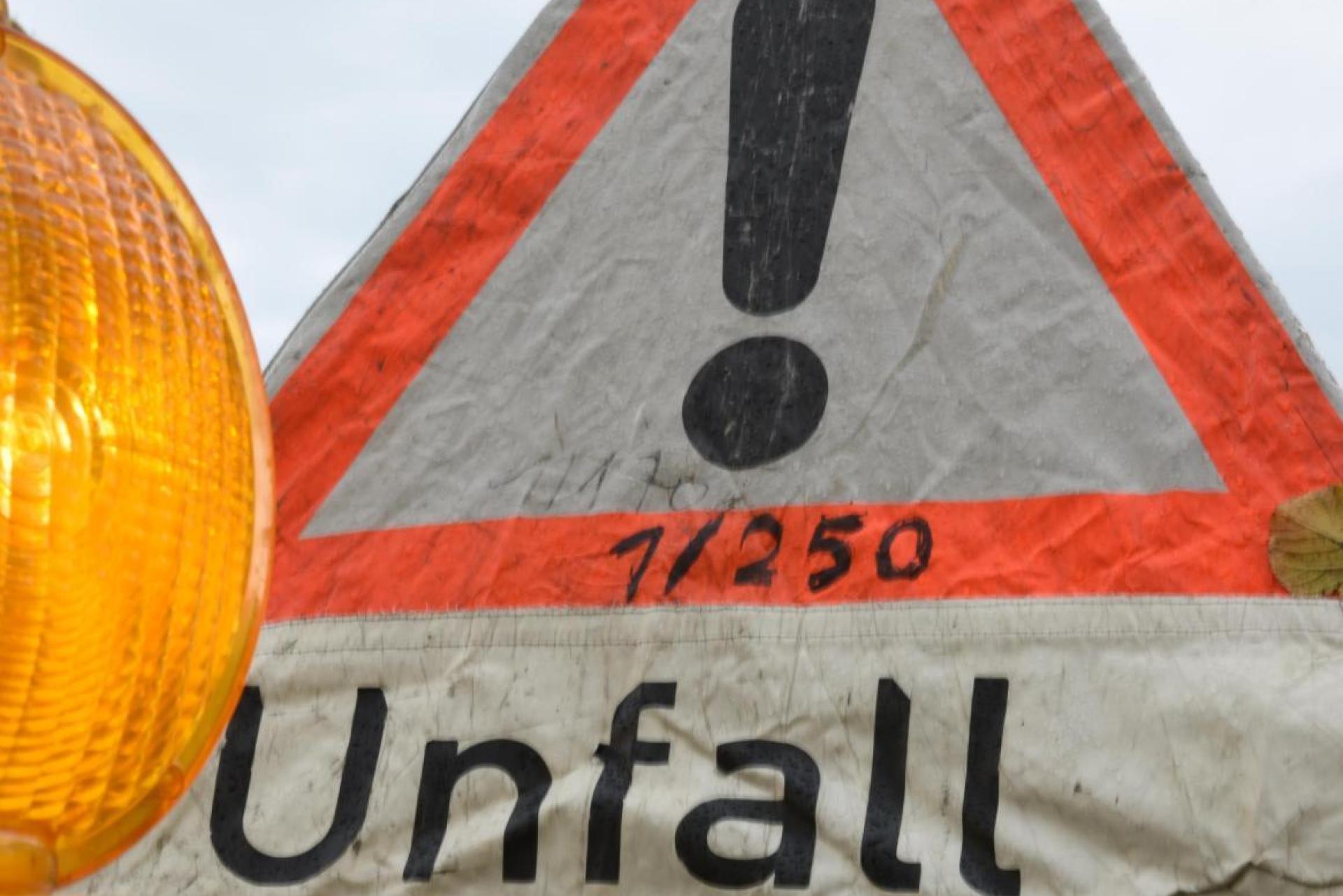 Bei einem Unfall nahe Teunz ist am Donnerstagabend ein 21-Jähriger ums Leben gekommen. (Symbolbild: Patrick Seeger)