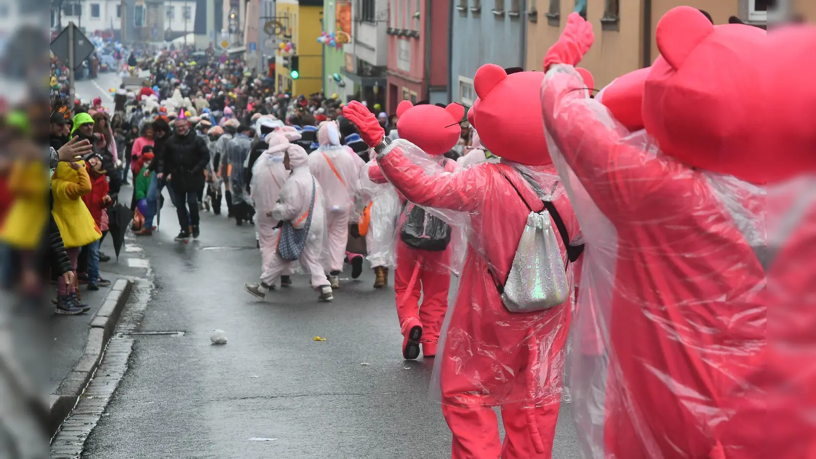 Der bei rund 15 00000 Besuchern beliebte Faschingszug findet – trotz aller Umstände – regulär statt. (Archivbild: Gabi Schönberger)