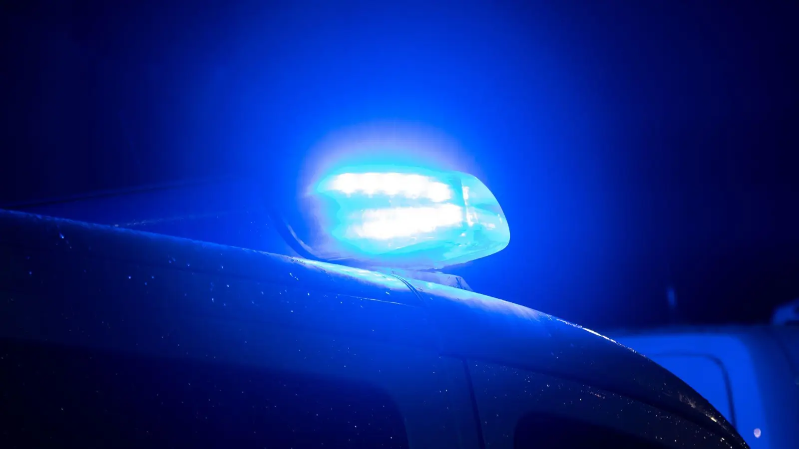 Die Polizei sammelte den 14-Jährigen ein. (Symbolbild) (Bild: Sarah Knorr/dpa)