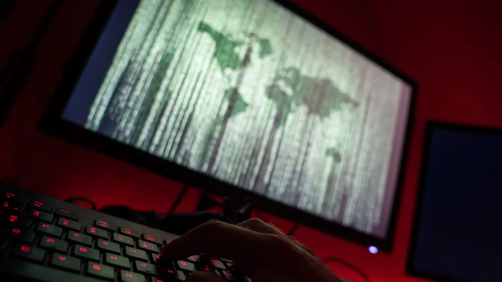 Ermittler in Bayern deckten einen großen Fall von Drogenhandel im Darknet auf. (Symbolbild) (Bild: Nicolas Armer/dpa)