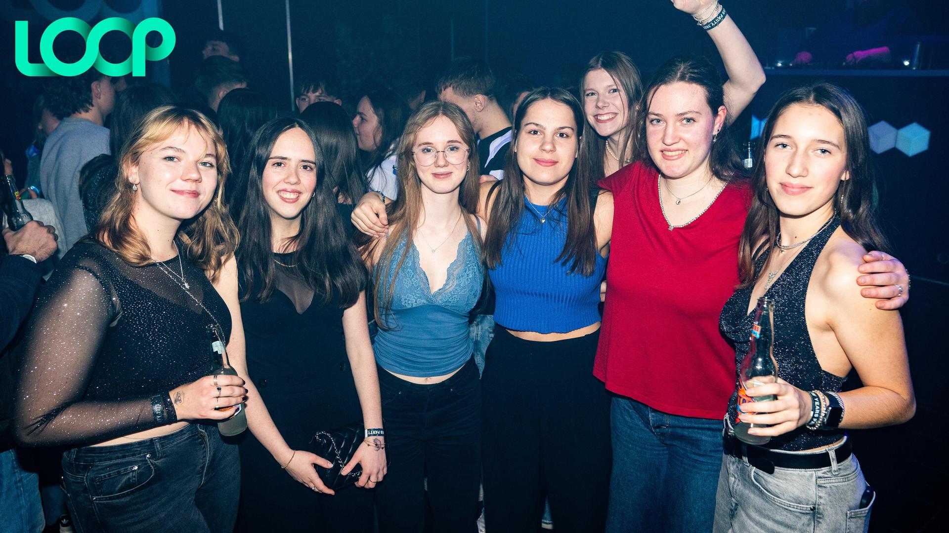 „Dark Glamour New Years Party”: Das war das Motto bei der Party am Freitag im Loop Weiden. (Bild: Hannes Stock)