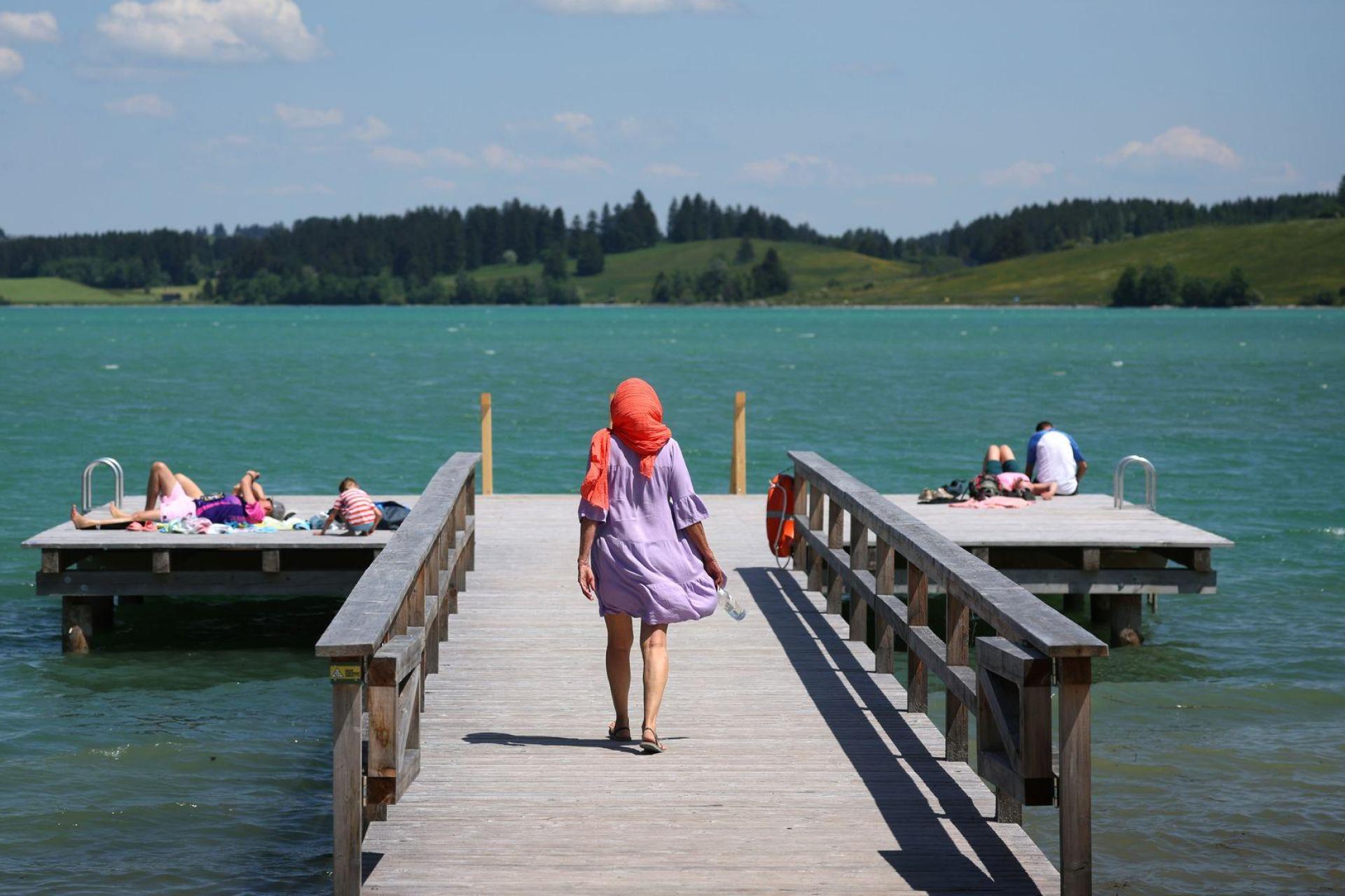 In Bayern gibt es 375 EU-Badestellen, die in der Badesaison regelmäßig untersucht werden. (Archivbild) (Bild: Karl-Josef Hildenbrand/dpa)