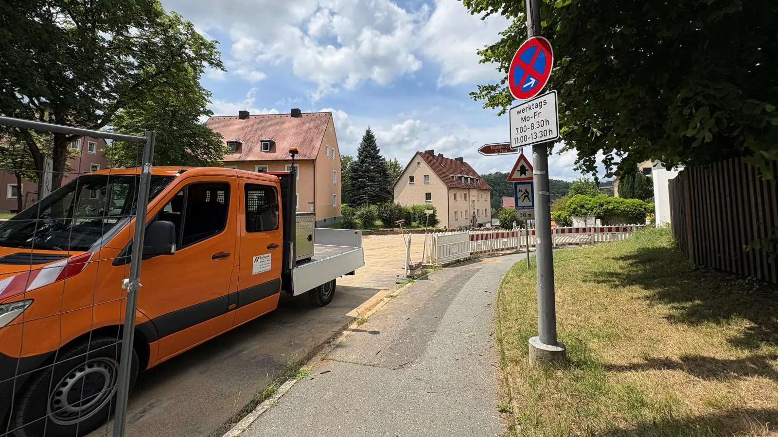 Die Sperre bei der Kreuzung Georg- und Zacharias-Frank-Straße ist nach dem weitgehenden Ende der Bauarbeiten wieder aufgehoben. (Bild: Elena Riebl)